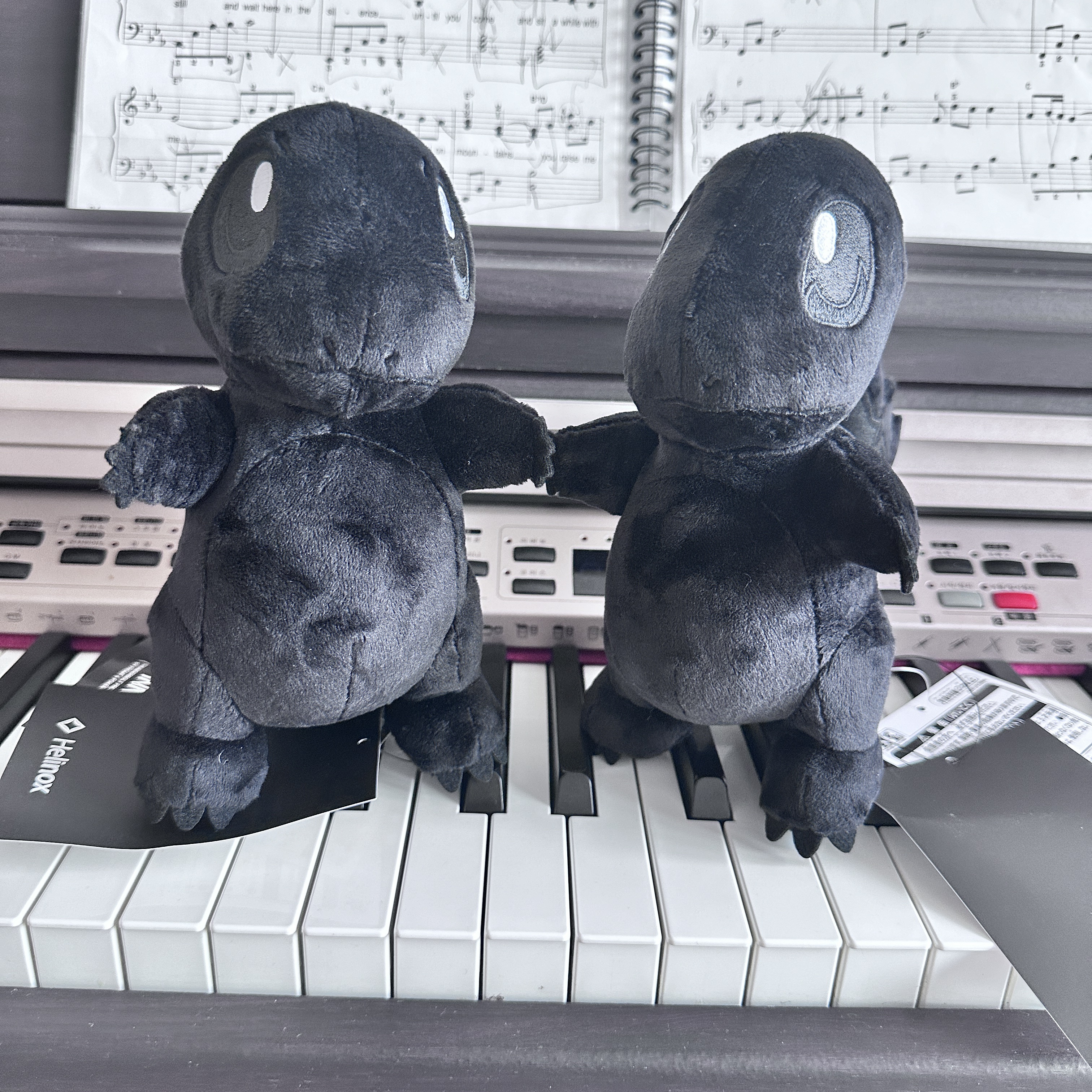 Fragment x Pokemon INN Thunderbolt Project TBP Plush Hitokage M Black 착용 스타일 - 2