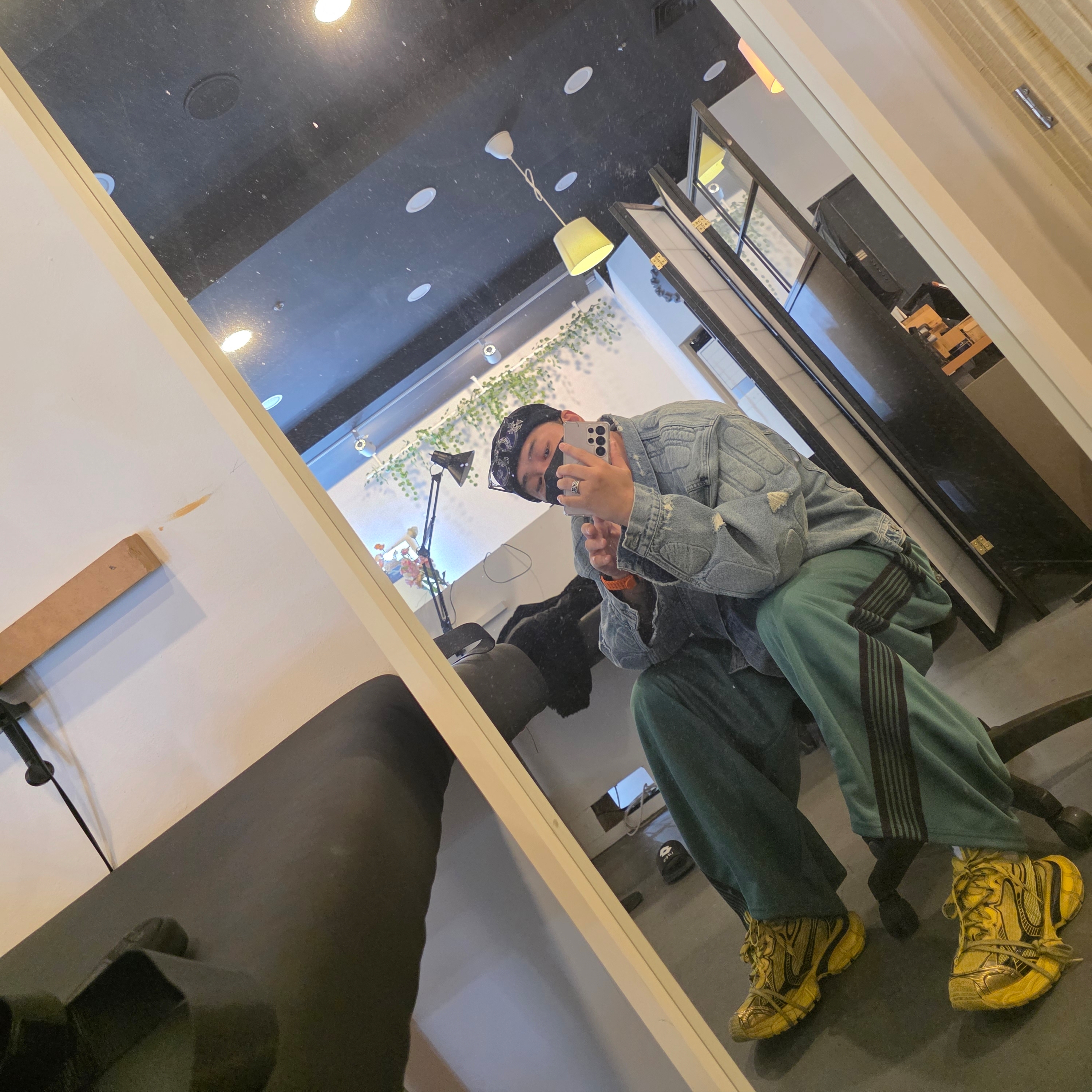 Hangle EPI Gray 2 Size, Yeezy Gap Engineered By Balenciaga Padded Denim Jacket Blue 착용 스타일 - 2
