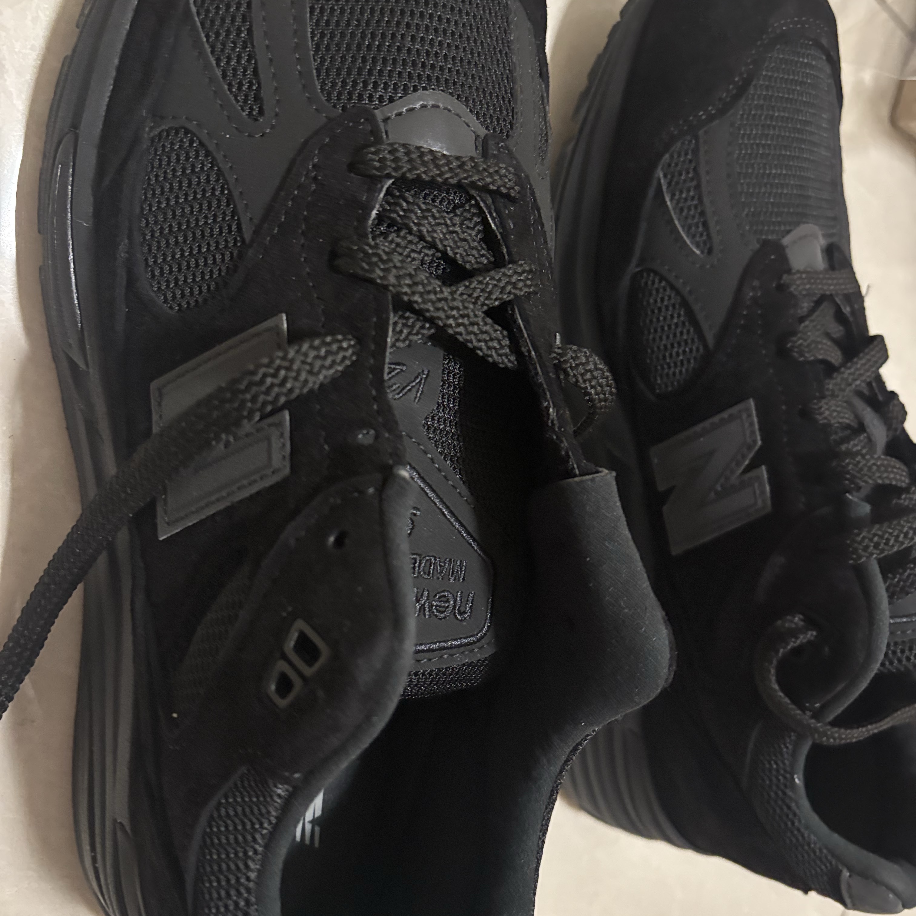 New Balance 991v2 Made in UK Black Grey 착용 스타일 - 3