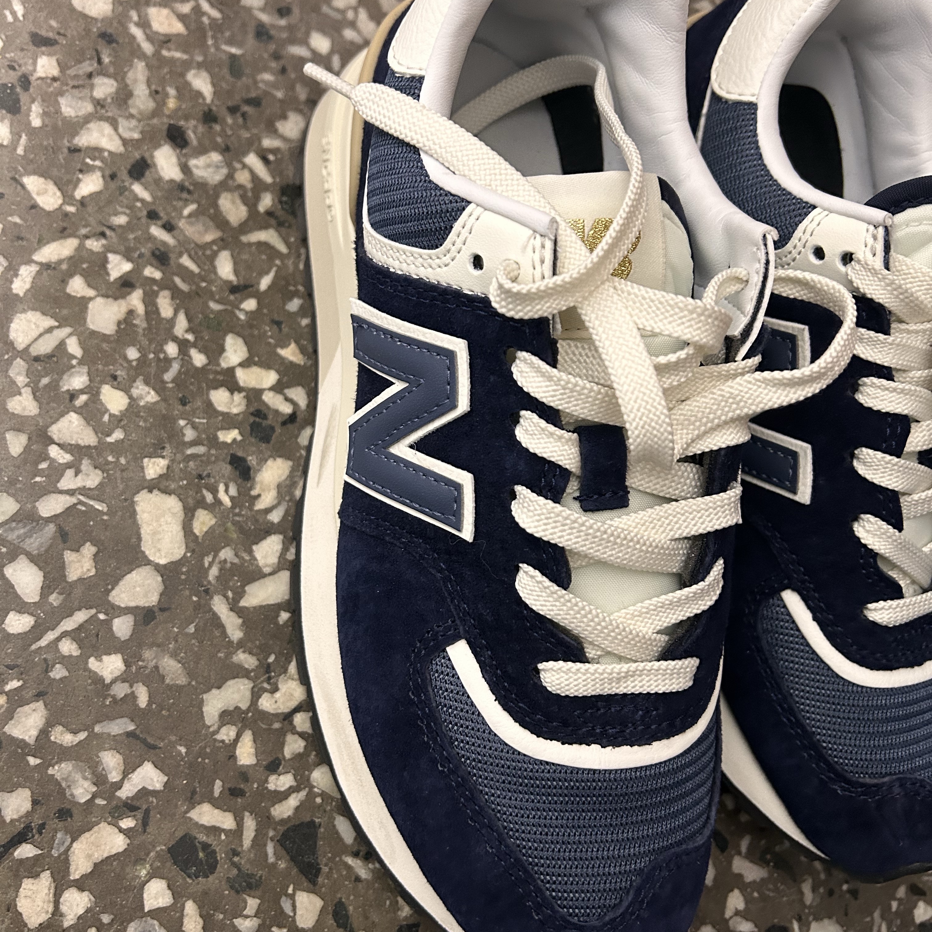 New Balance 574 Legacy Navy 착용 스타일