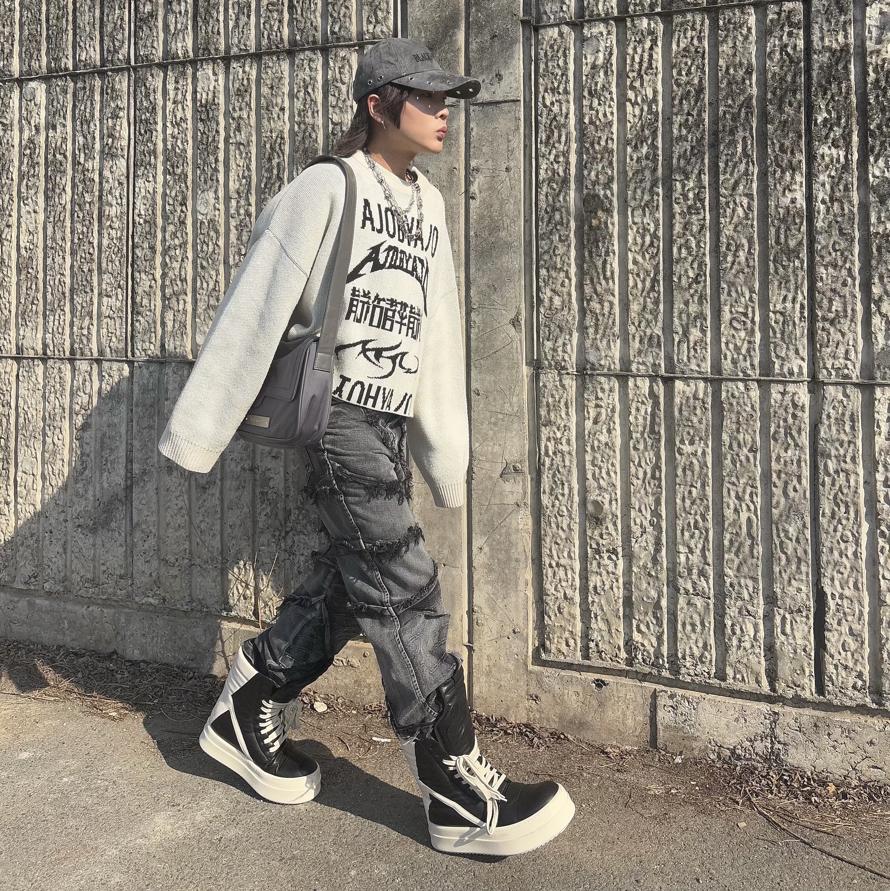 Rick Owens Mega Bumper Geobasket Black Milk, AJOBYAJO PBA Total Logo Cropped Sweater IVORY 착용 스타일 - 3