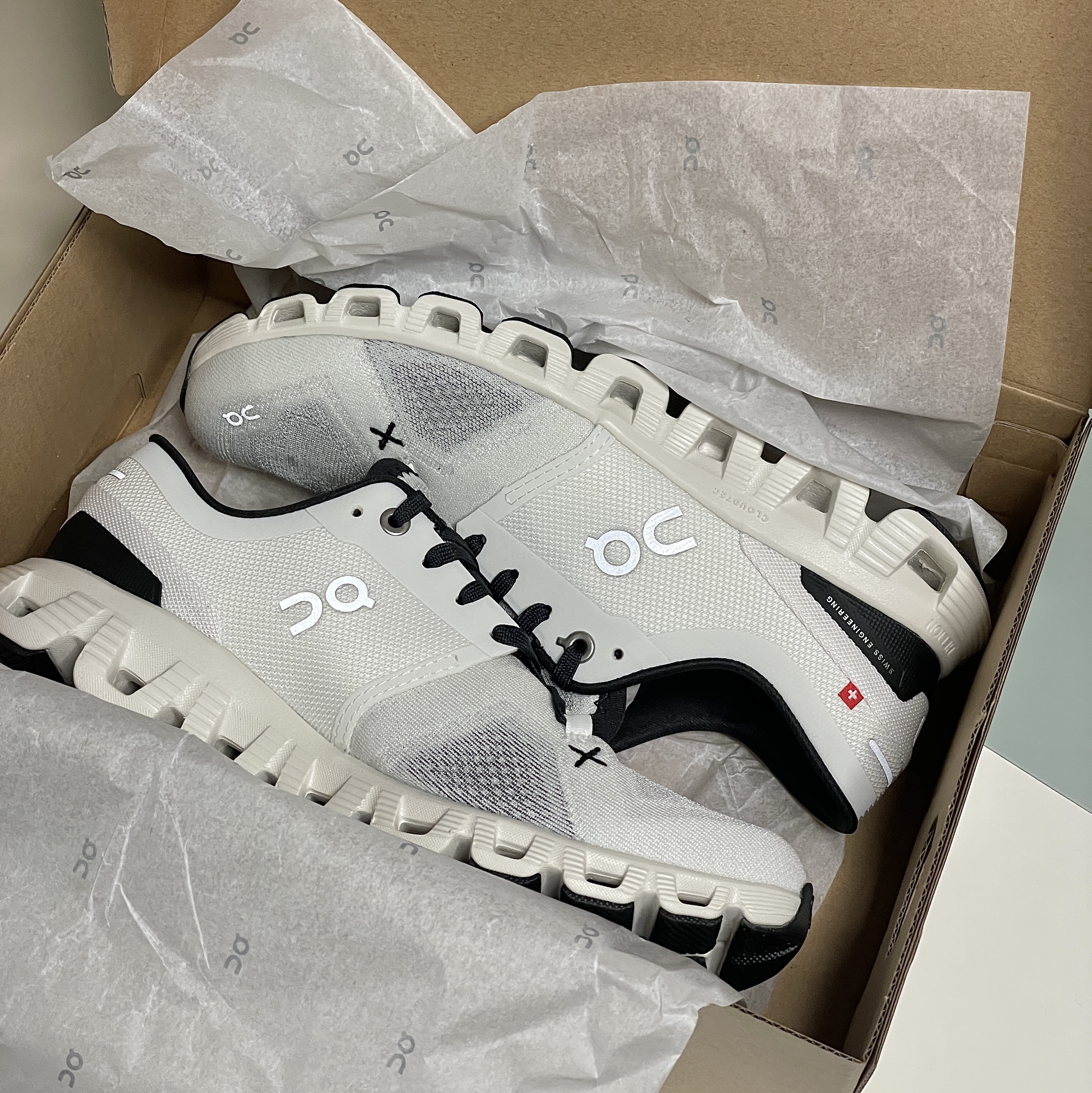(W) On Running Cloud X 3 White Black 착용 스타일 - 2