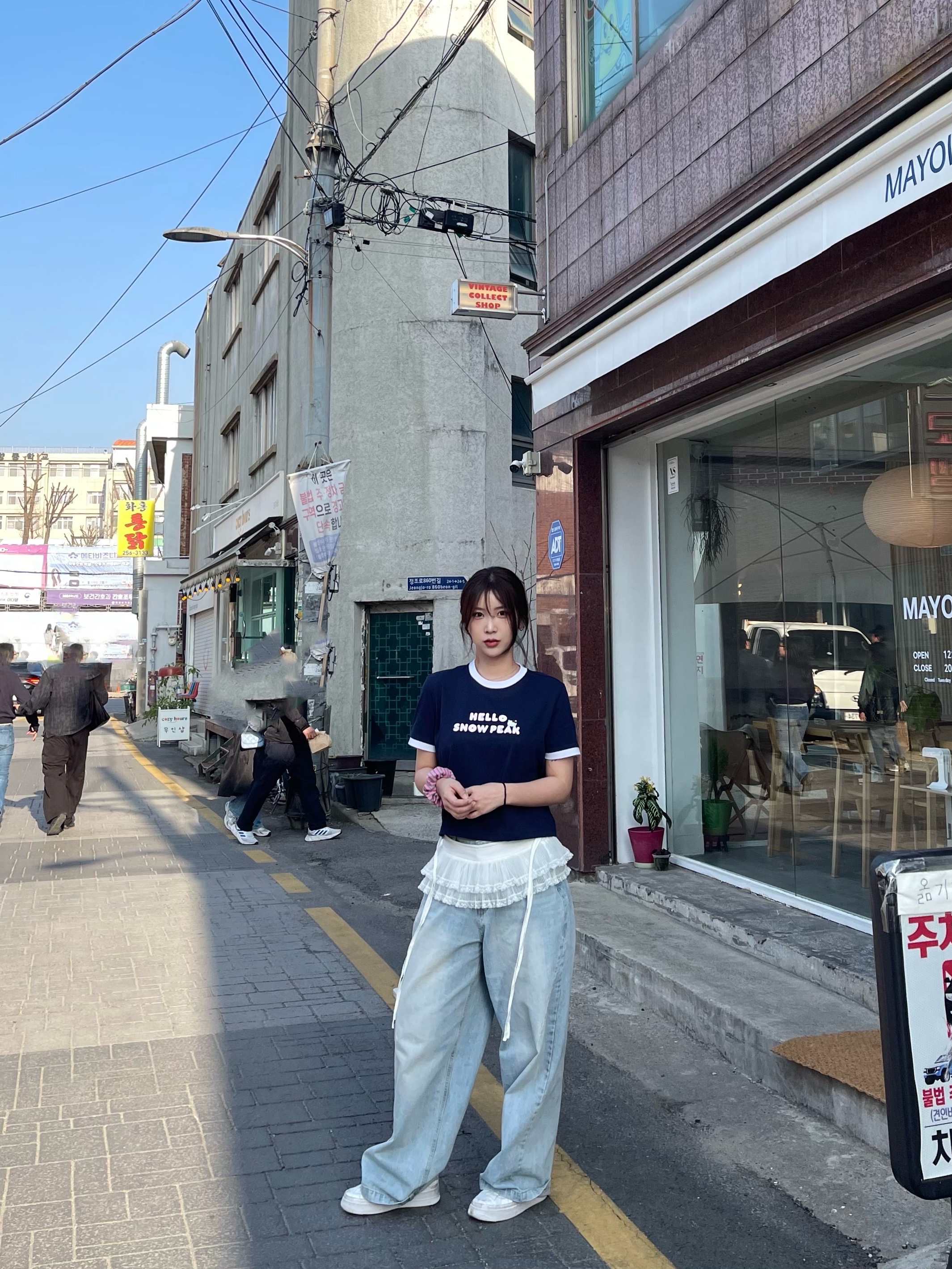 Nike x Billie Eilish Air Force 1 Low SP Triple White 착용 스타일 - 4