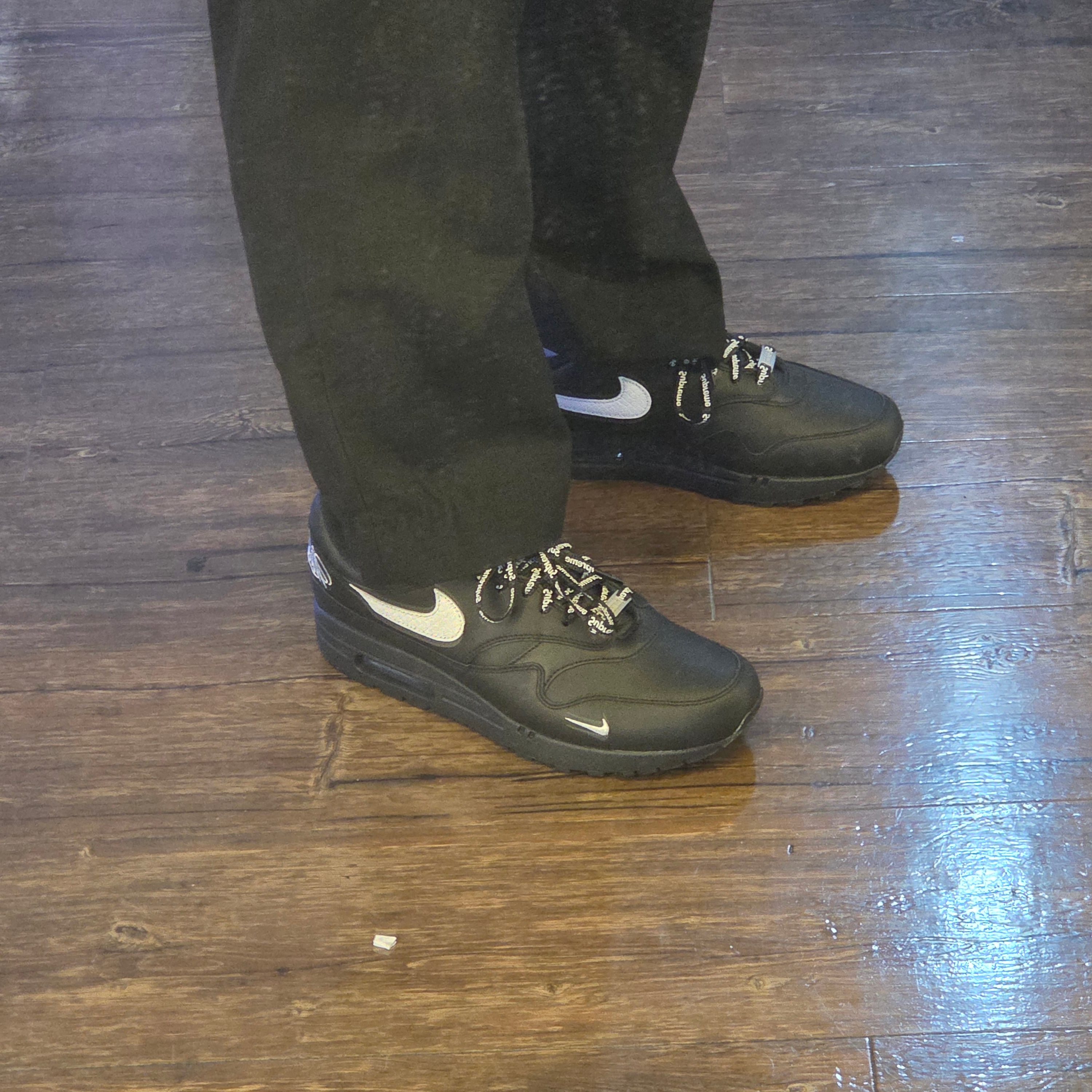 Nike x Supreme Air Max 1 '87 Black White - 25SS 착용 스타일 - 2