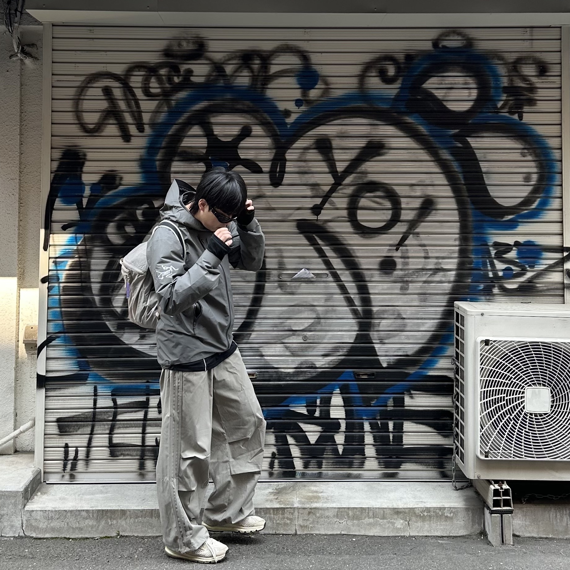 Arc'teryx x Beams Zeta SL Jacket Grey, Palace Pen Pals Jersey Black - 24SS 착용 스타일 - 1