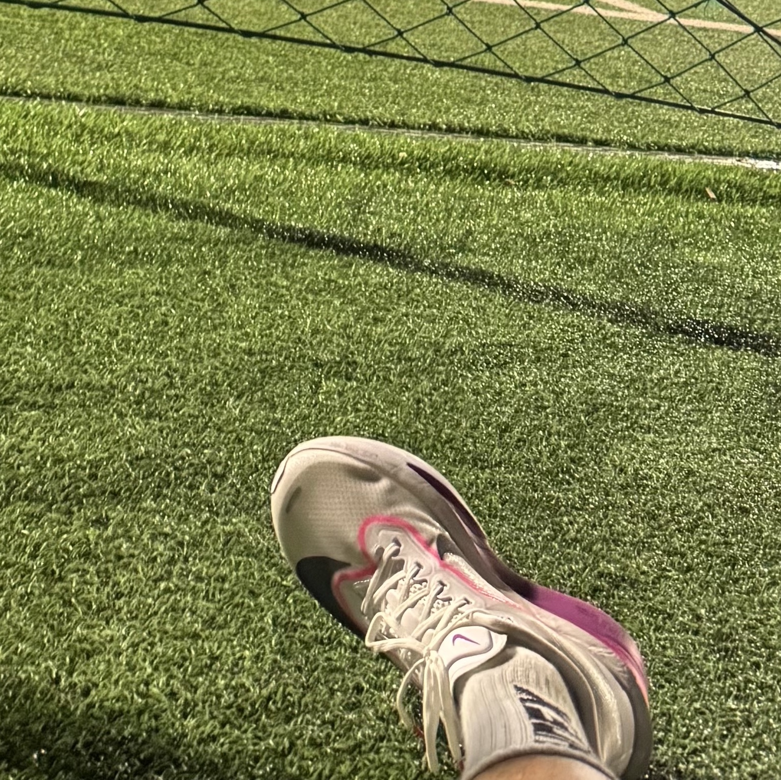 Nike Zoom Fly 6 White Vivid Grape 착용 스타일 - 2