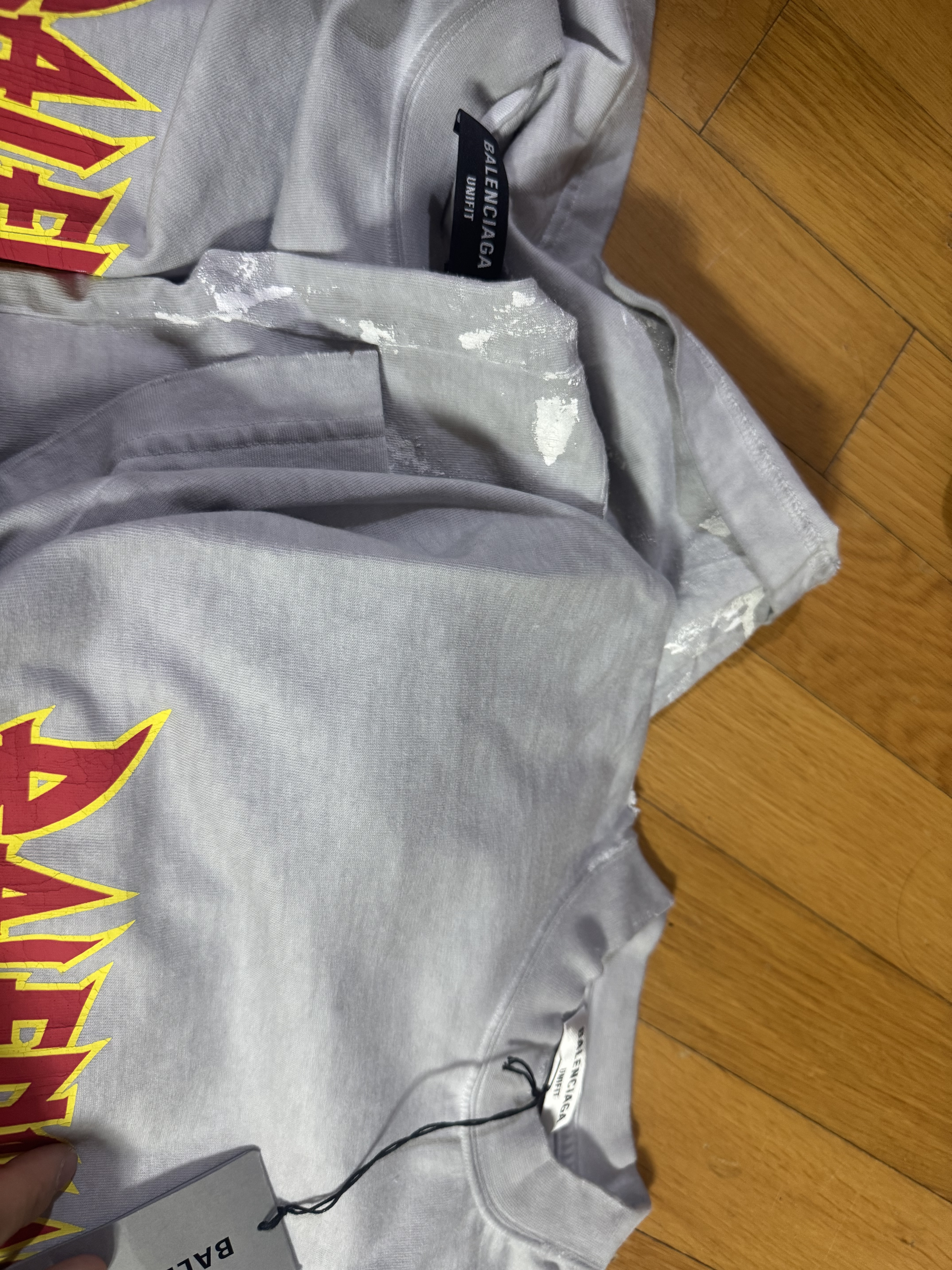 Balenciaga Metal Oversized Fit T-Shirt White Vintage, Balenciaga Metal Vintage Oversized T-Shirt White Orange 착용 스타일