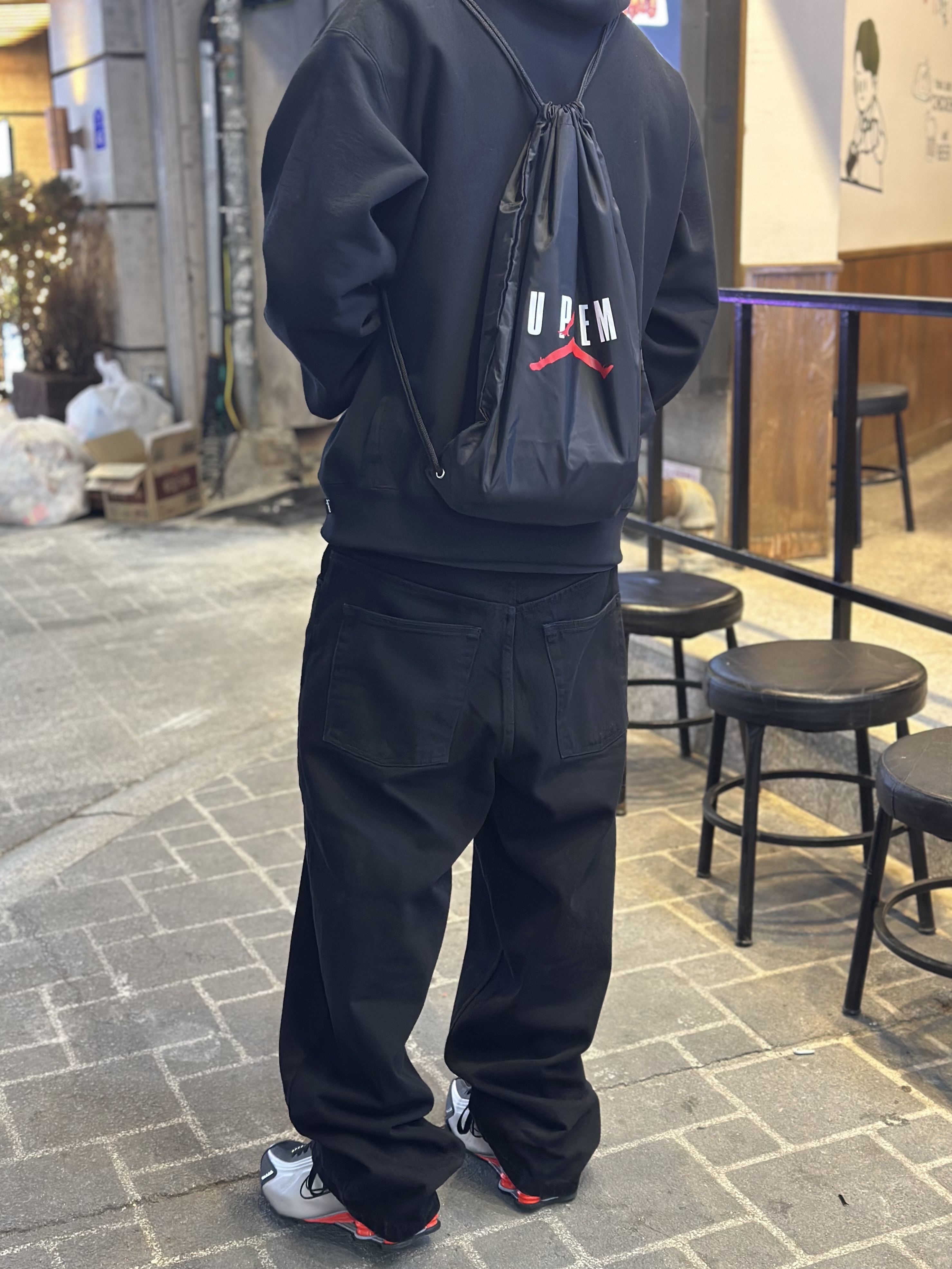 Supreme x Jordan Drawstring Bag Black - 24FW, Supreme Box Logo Hooded Sweatshirt Black - 24FW 착용 스타일