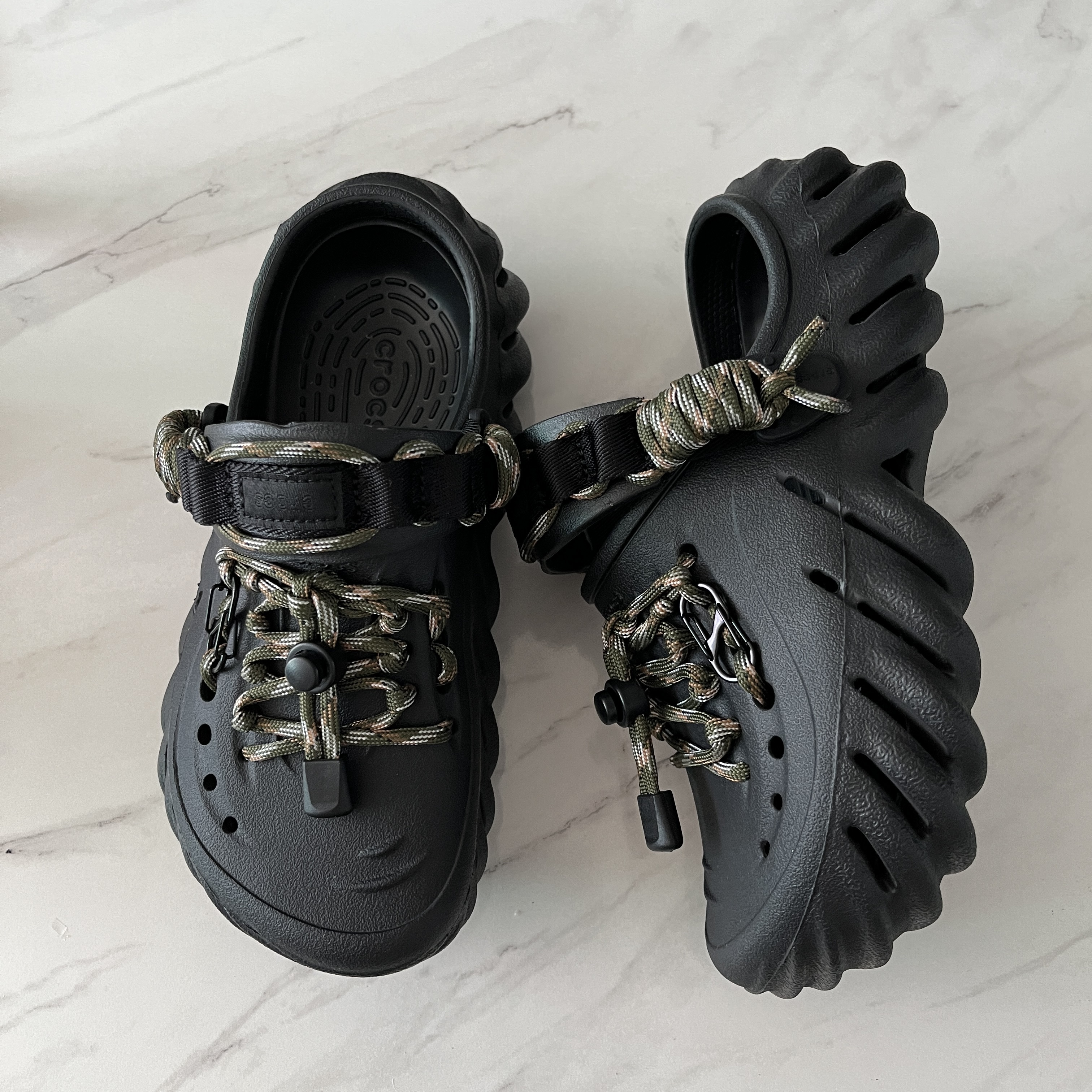 Crocs Echo Clog Black 착용 스타일