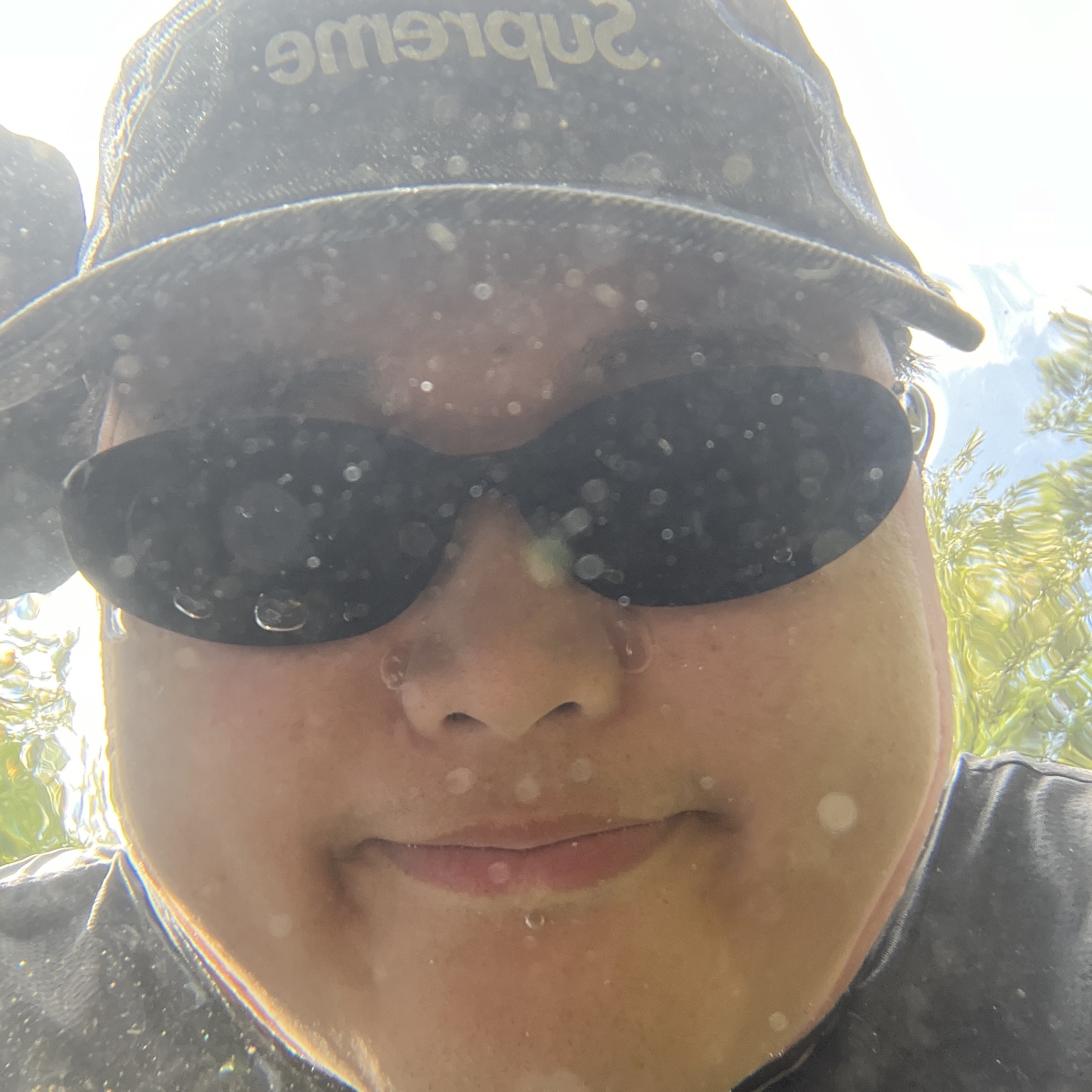 Supreme Coated Denim Camp Cap Black - 24SS, Gentle Monster Bandoneon.S 01 Black 착용 스타일 - 1