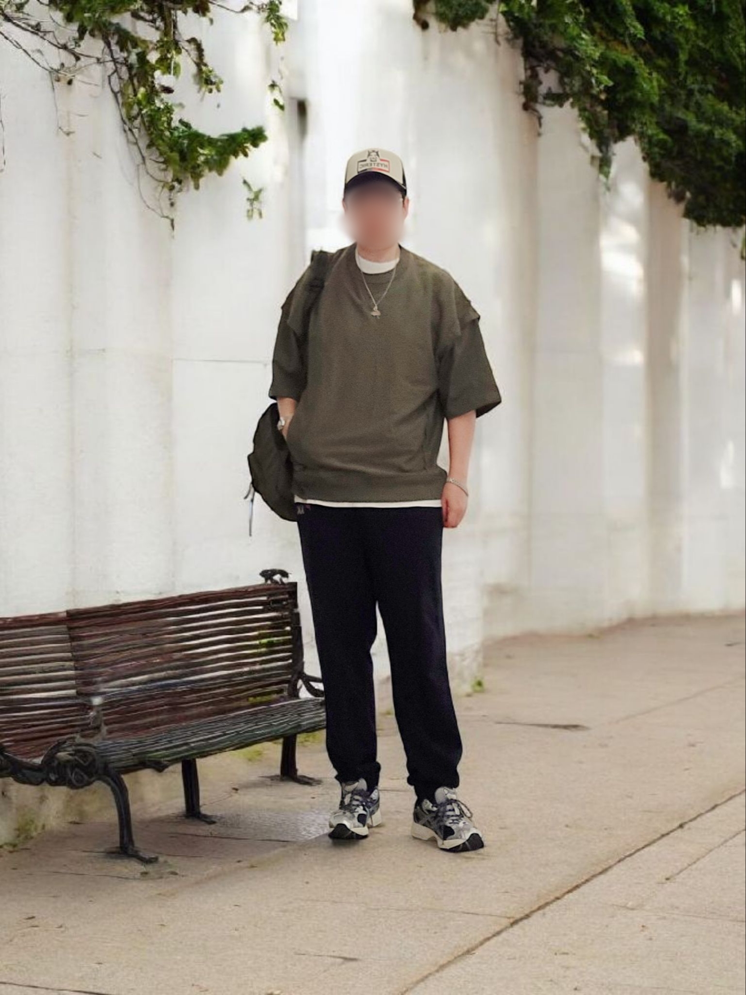 GU x Undercover Half Sleeve Sweatshirt Olive, GU x Undercover Half Sleeve Sweatshirt Black 착용 스타일
