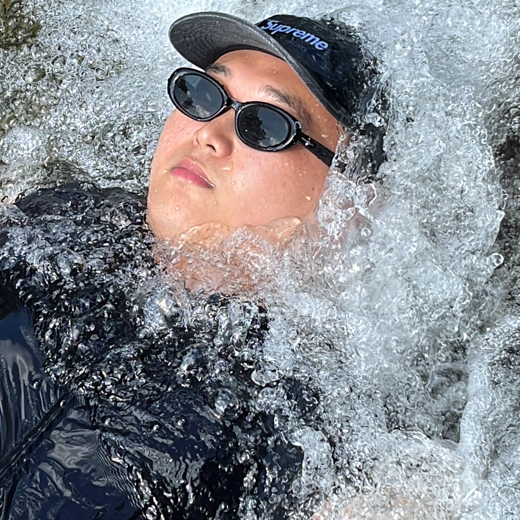 Supreme Coated Denim Camp Cap Black - 24SS, Gentle Monster Bandoneon.S 01 Black 착용 스타일 - 2