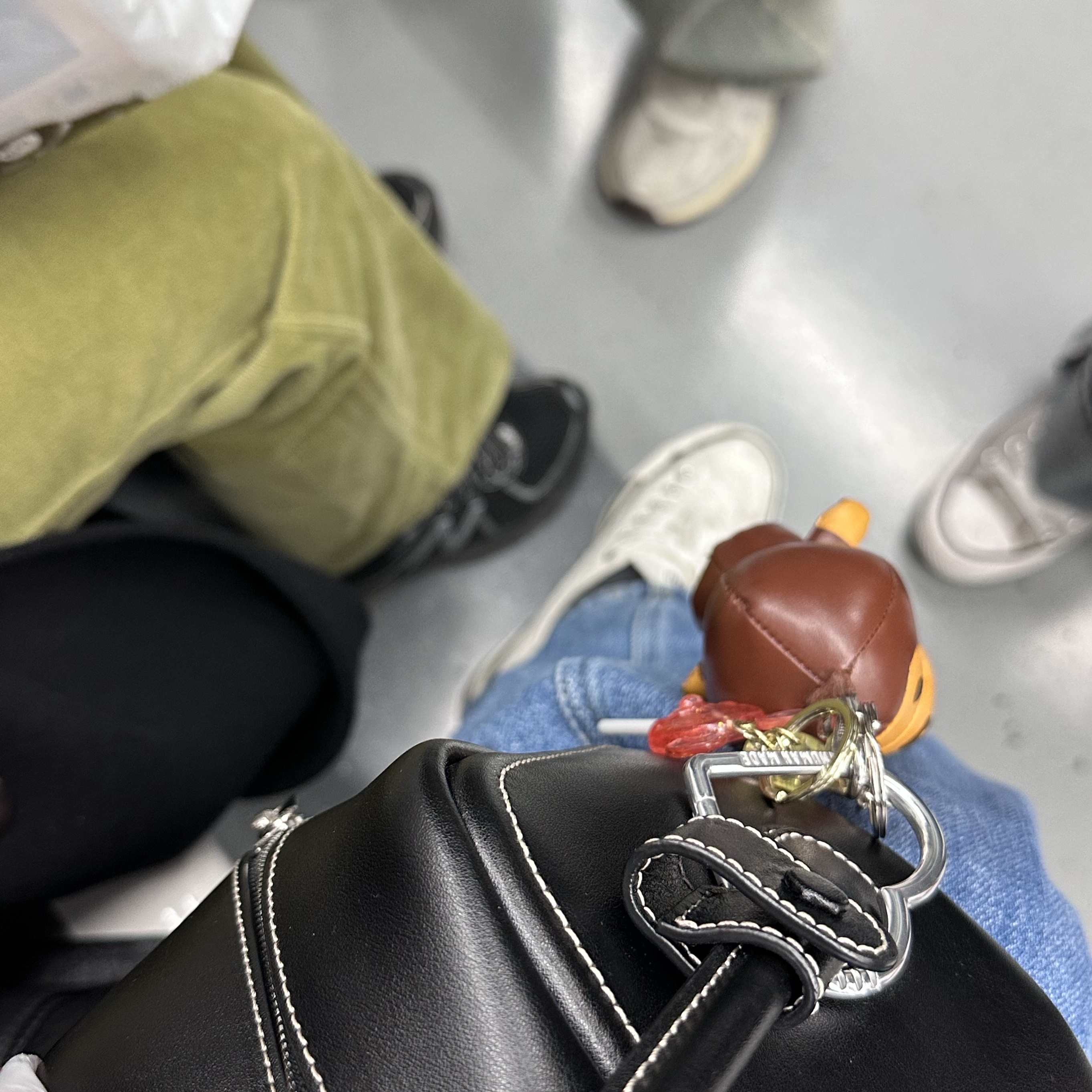 Supreme Bottle Opener Keychain Silver - 24FW, Stussy SS Link Beaded Ball Keychain Black 착용 스타일 - 2