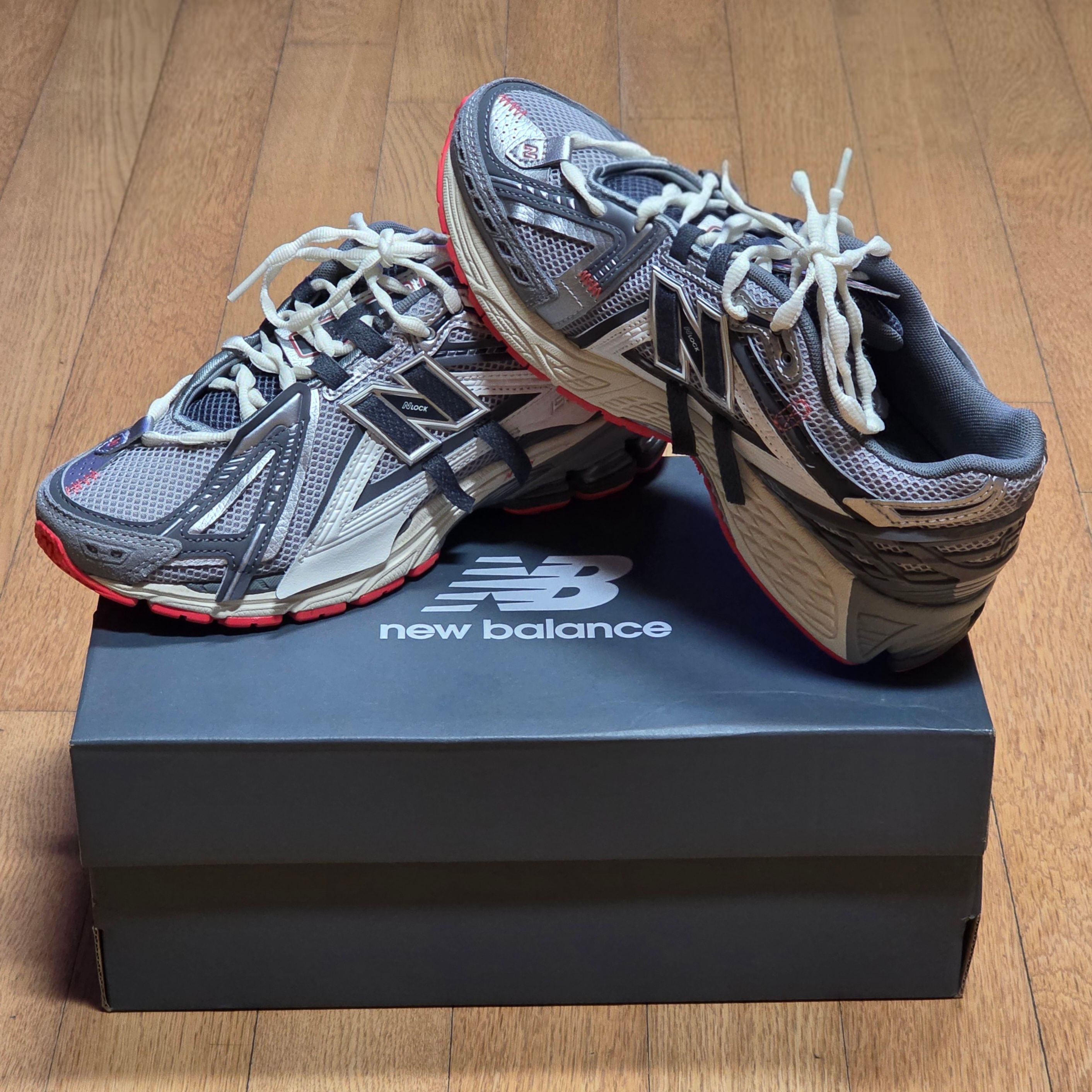 New Balance 1906A Slate Grey Raincloud 착용 스타일