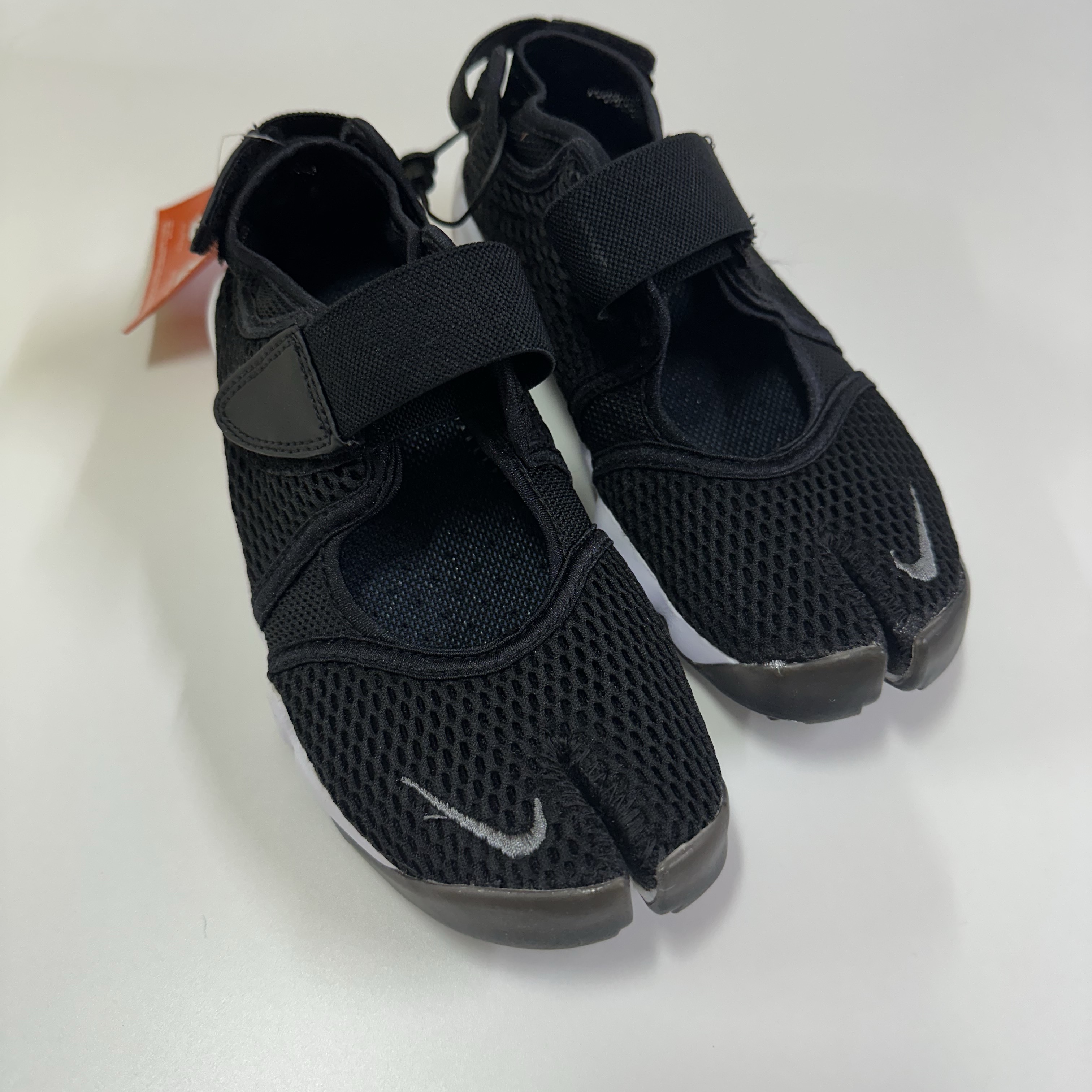 (W) Nike Air Rift Breathe Black 착용 스타일 - 1