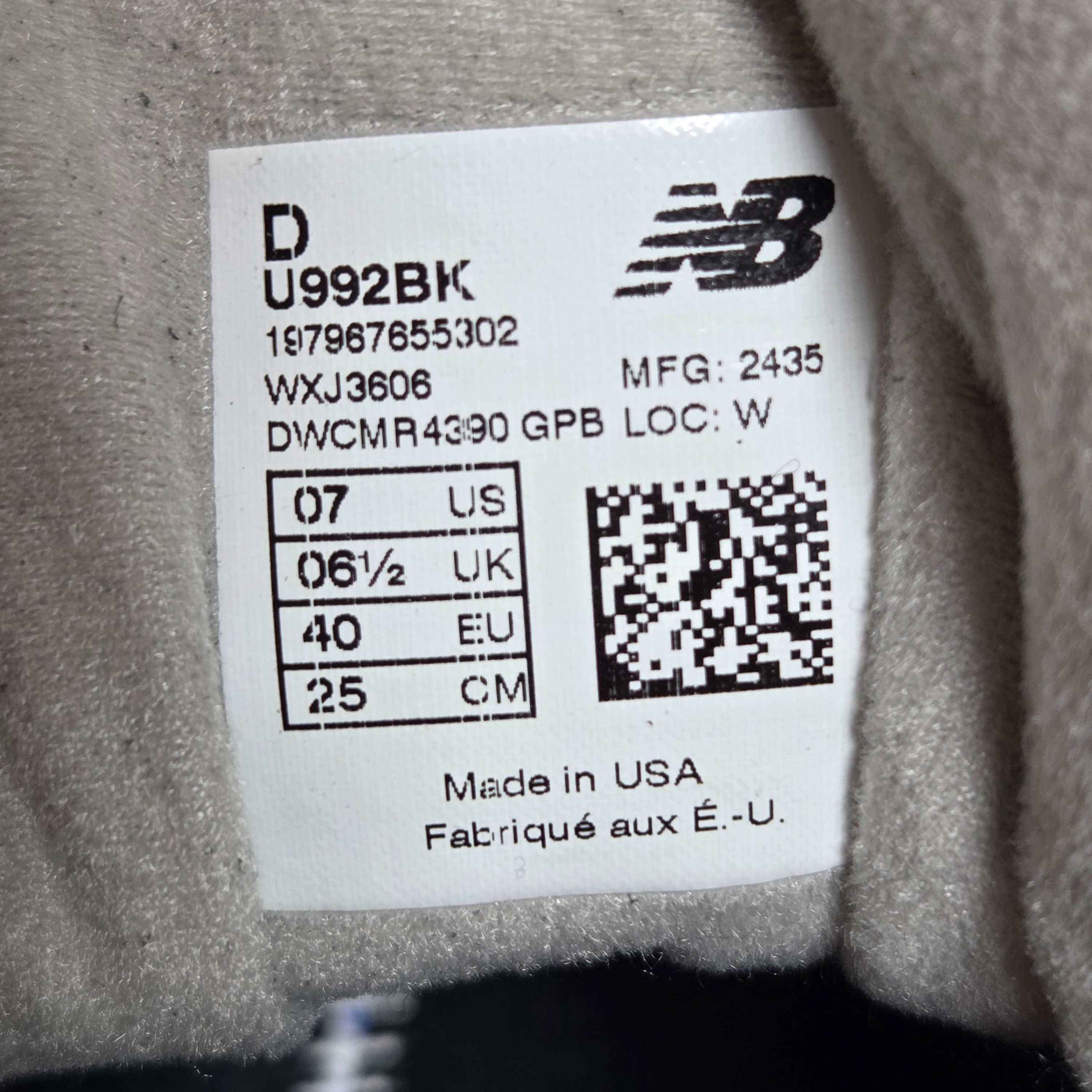 New Balance 992 Made in USA Core Black Grey 착용 스타일 - 4
