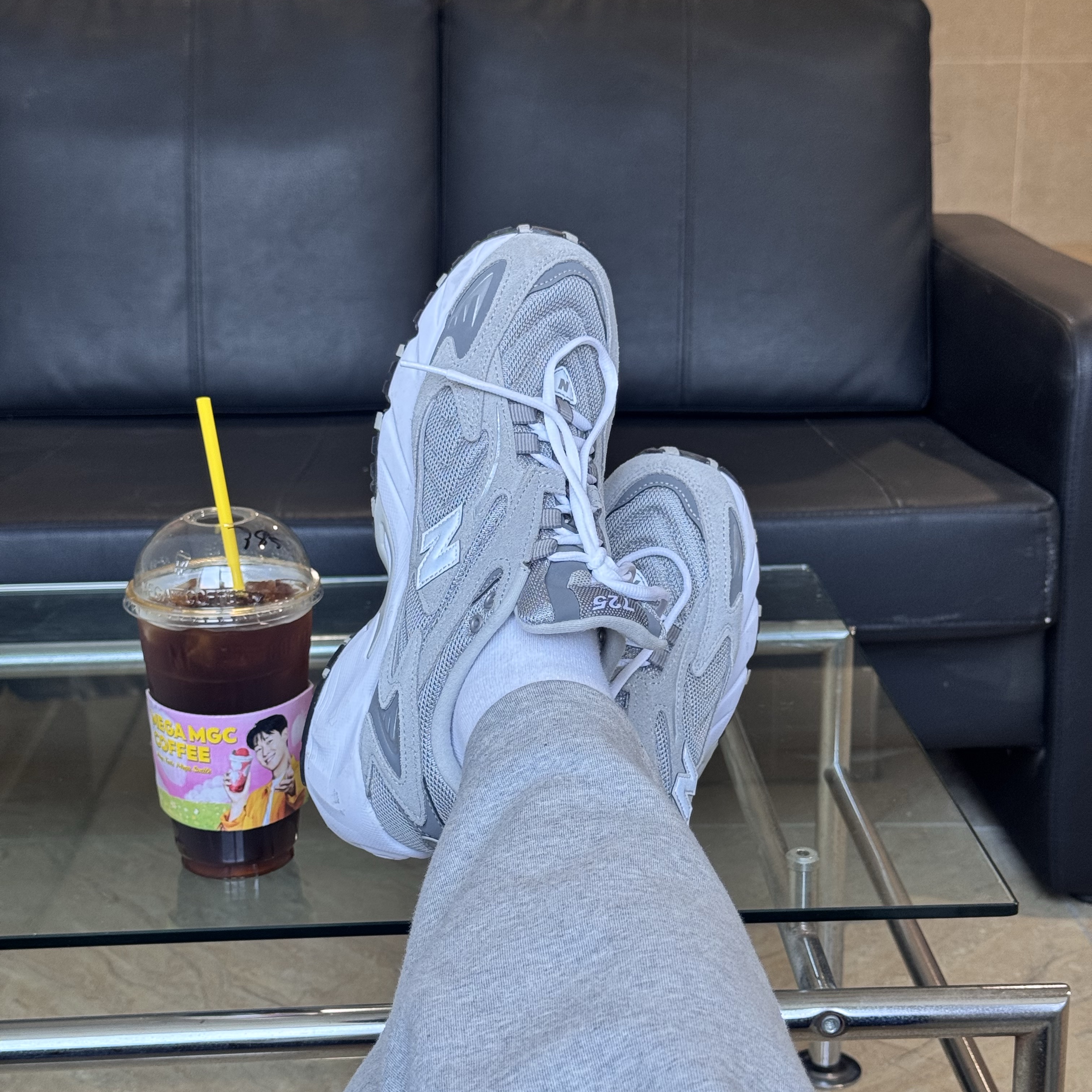 New Balance 725 Grey 착용 스타일