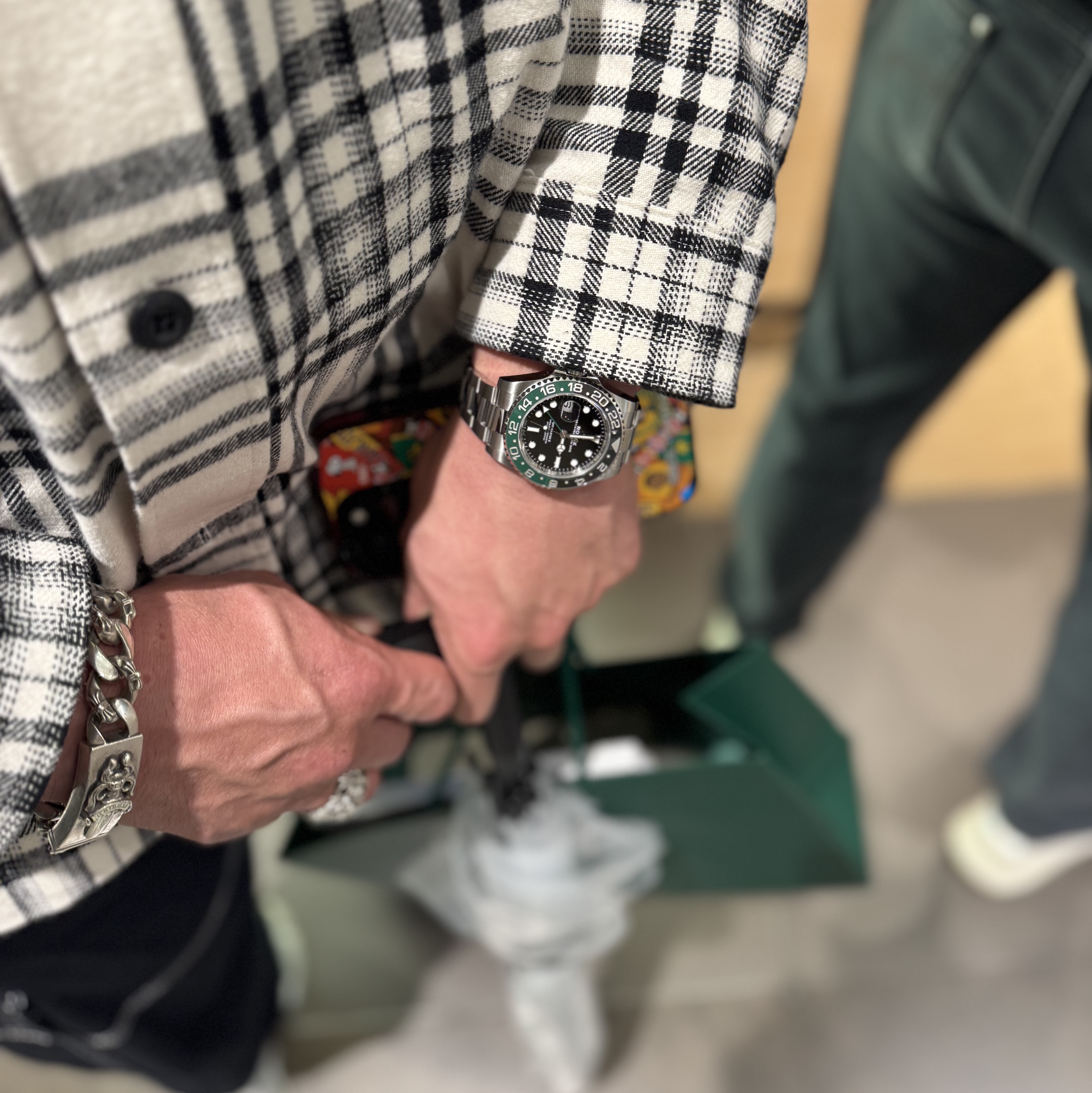Rolex GMT-Master II 40mm 126720VTNR Black Oyster, Balenciaga Runner Sneakers White 착용 스타일