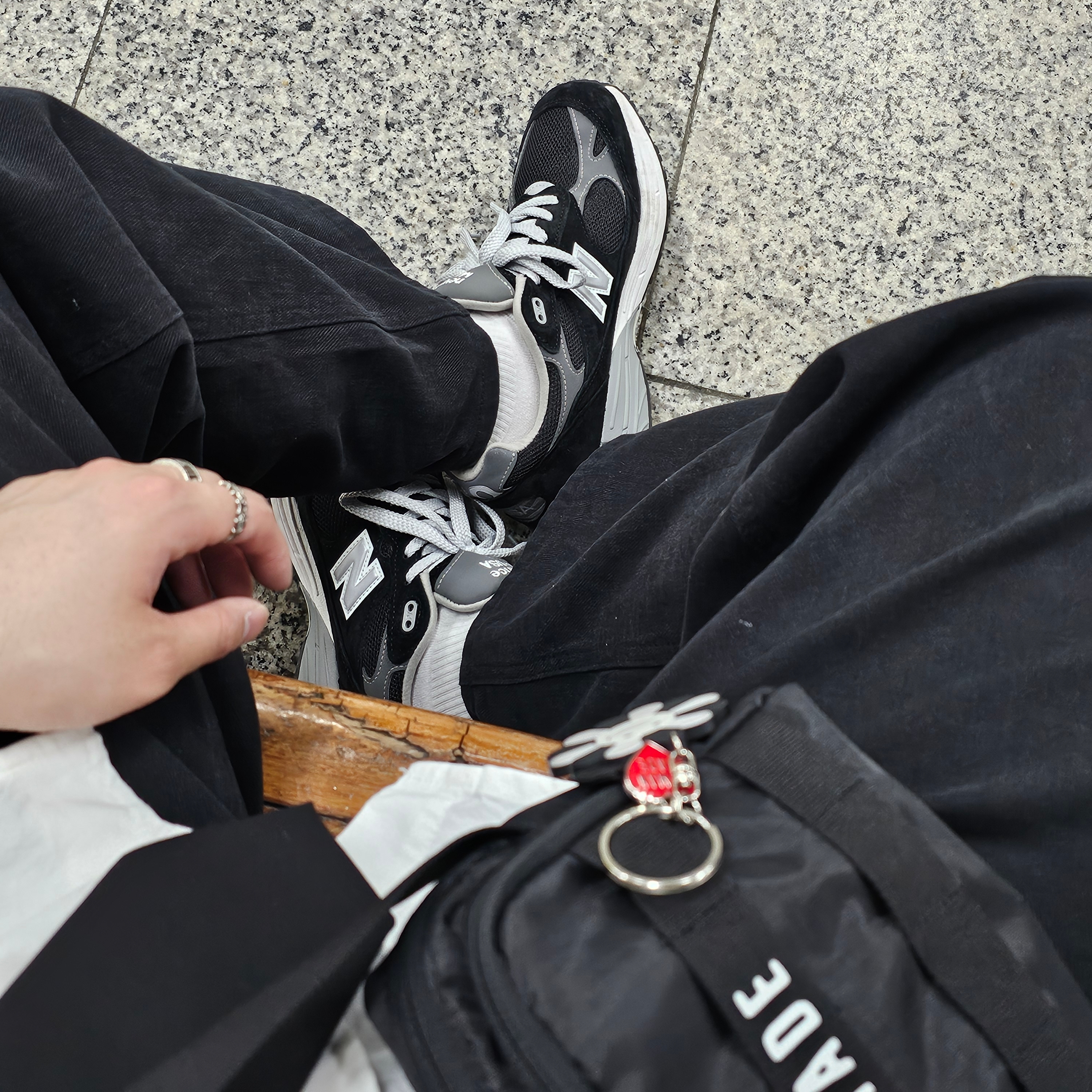 New Balance 993 Made in USA Black - D Standard, Human Made Military Light Pouch Black 착용 스타일