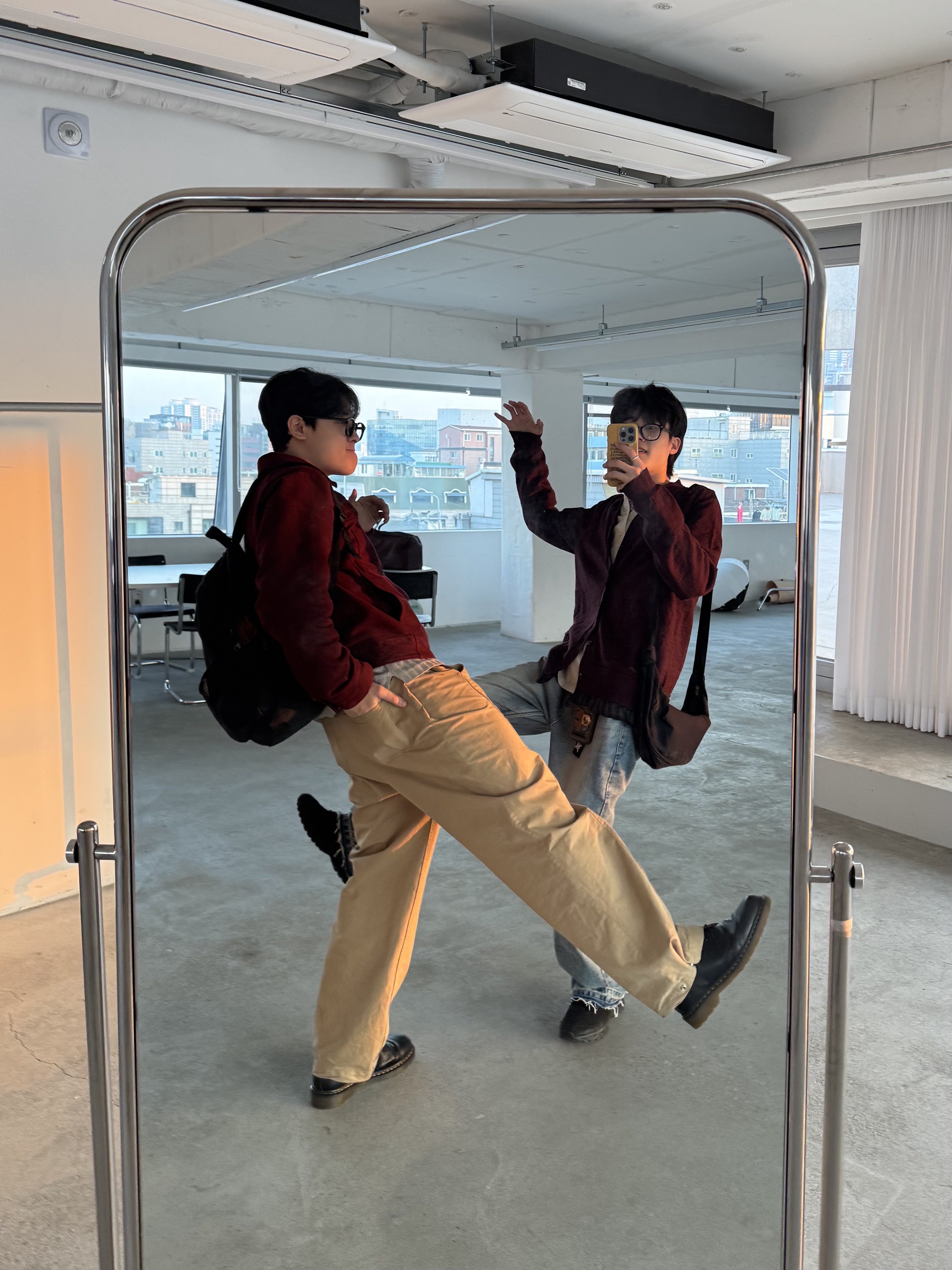 새티스파이 소프트셀 후드 썬 블리치드 그린, 닥터마틴 1461 스무스 블랙 착용 스타일 - 9