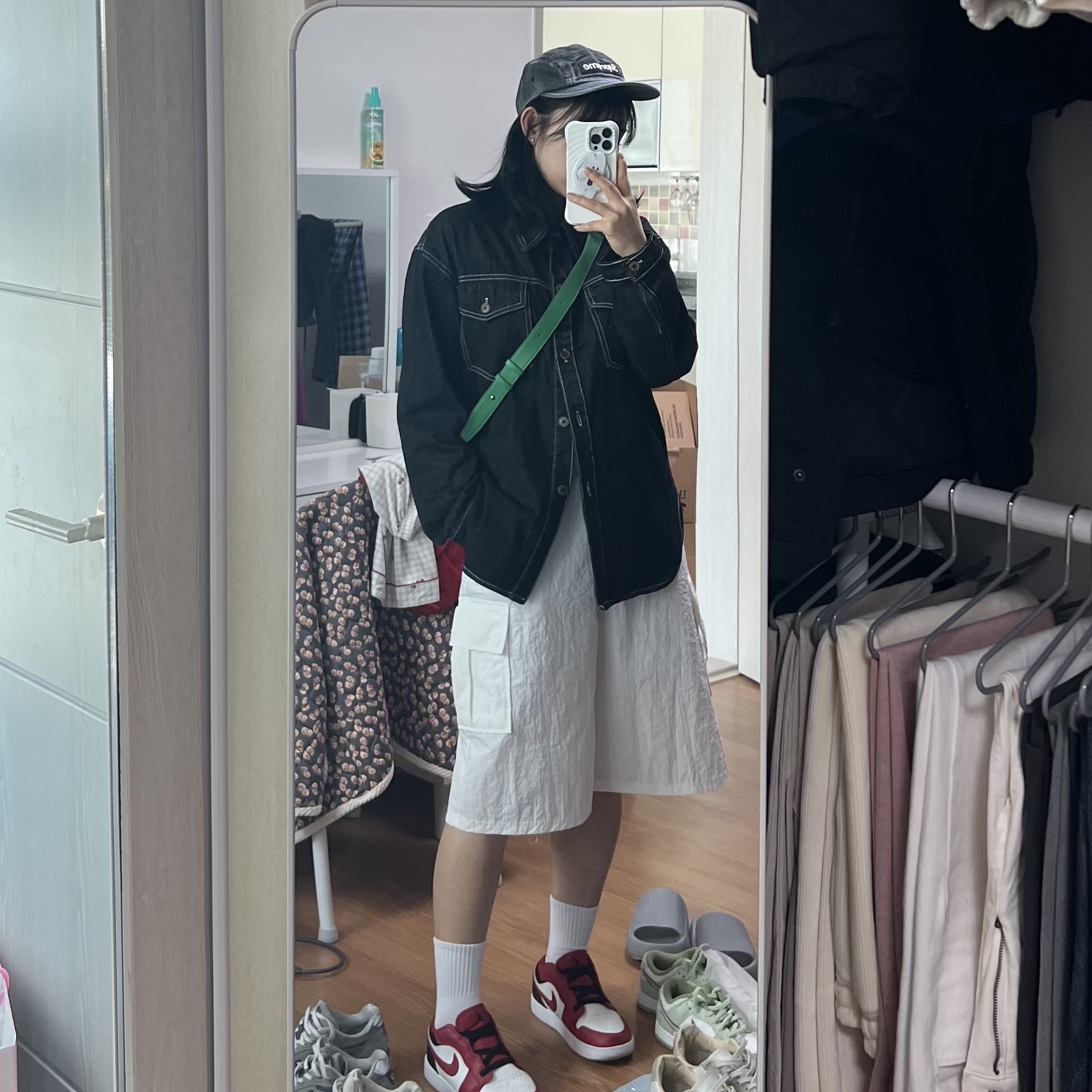 Supreme Coated Denim Camp Cap Black - 24SS, Matin Kim Crisp Mini Buckle Bag Green 착용 스타일 - 1