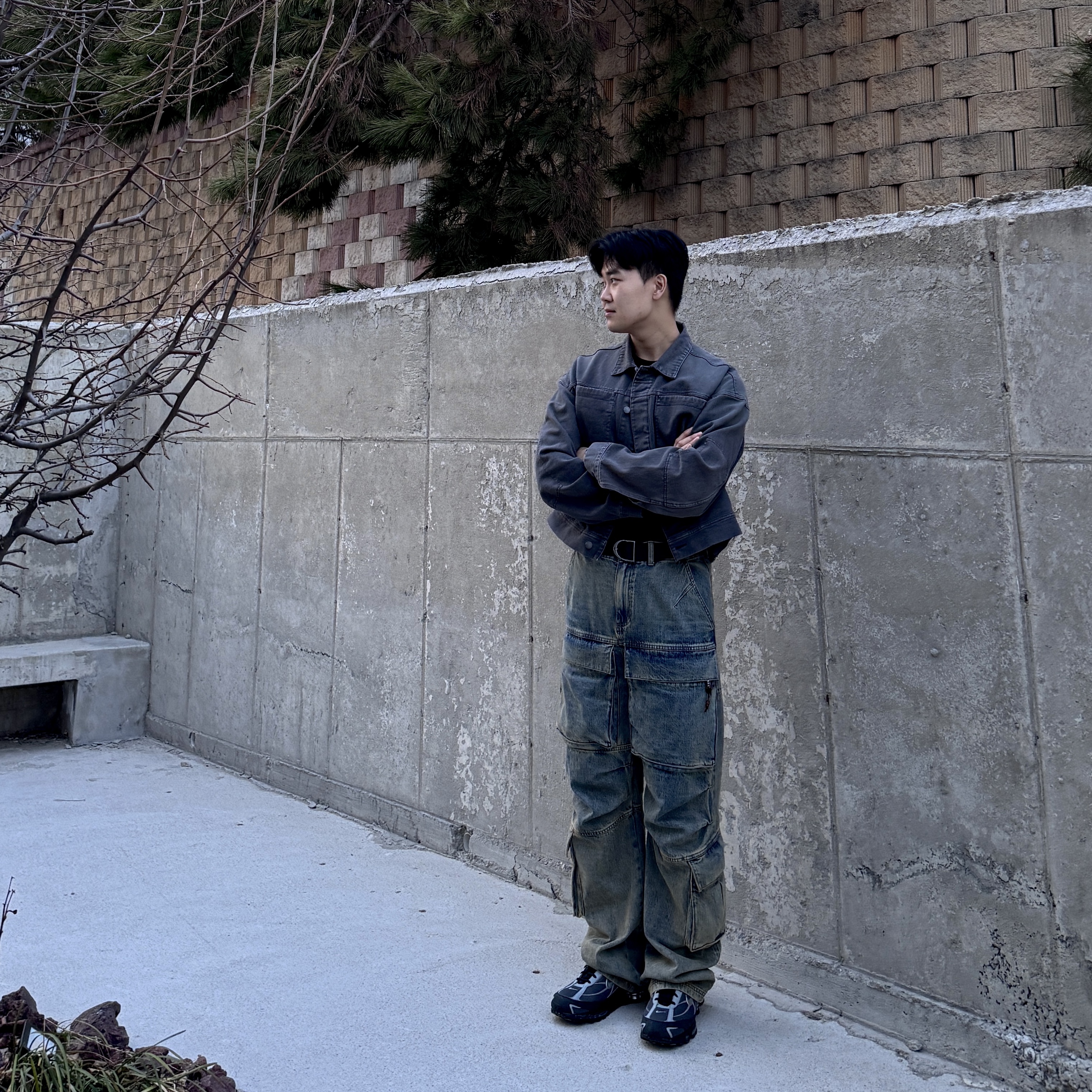 Entire Studios Heavy Denim Cargo Surface Wave, Nike Shox Ride 2 Light Graphite Anthracite 착용 스타일 - 1