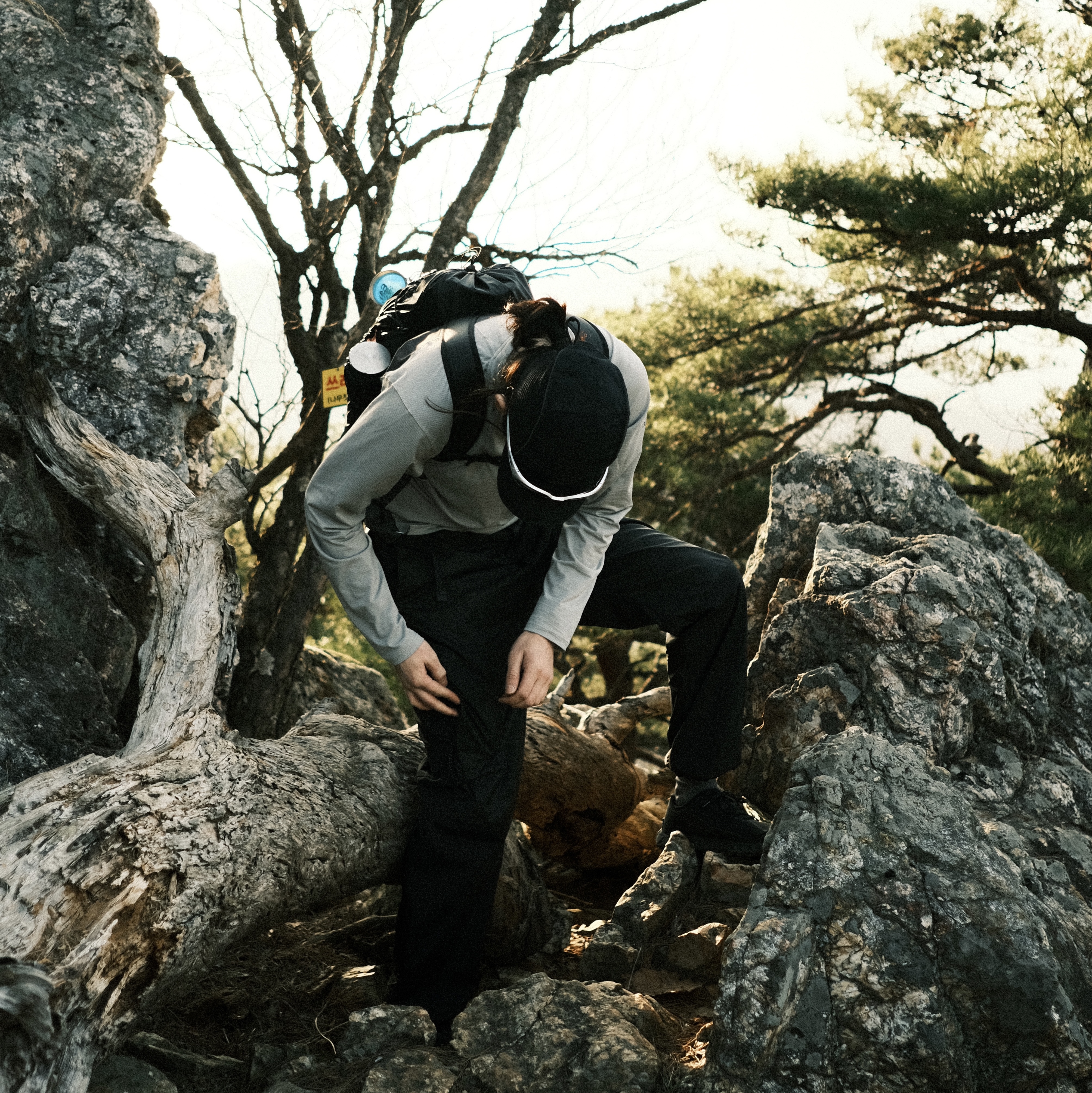 Norda 002 Stealth Black, Oakley Eye Jacket Redux Silver Frame Prizm Black Polarized Lenses High Bridge Fit 착용 스타일