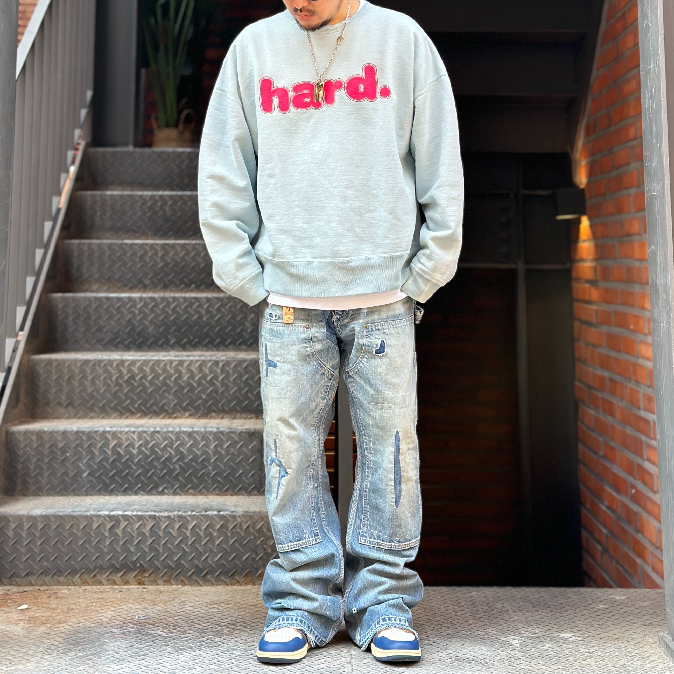 Saint Mxxxxxx Hard Sweatshirt Sky Blue - 24AW, Saint Mxxxxxx Mohair Cardigan Black - 24AW 착용 스타일 - 2