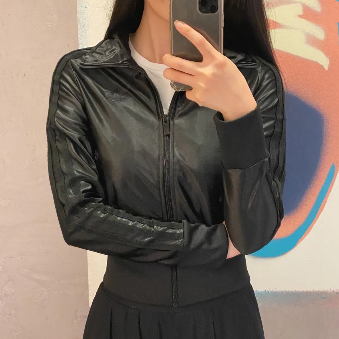 (W) Adidas Firebird Fitted Track Top Black - KR Sizing, Adidas Faux Leather Adicolor 3S Loose Firebird Tracksuit Jacket Black - KR Sizing 착용 스타일 - 1