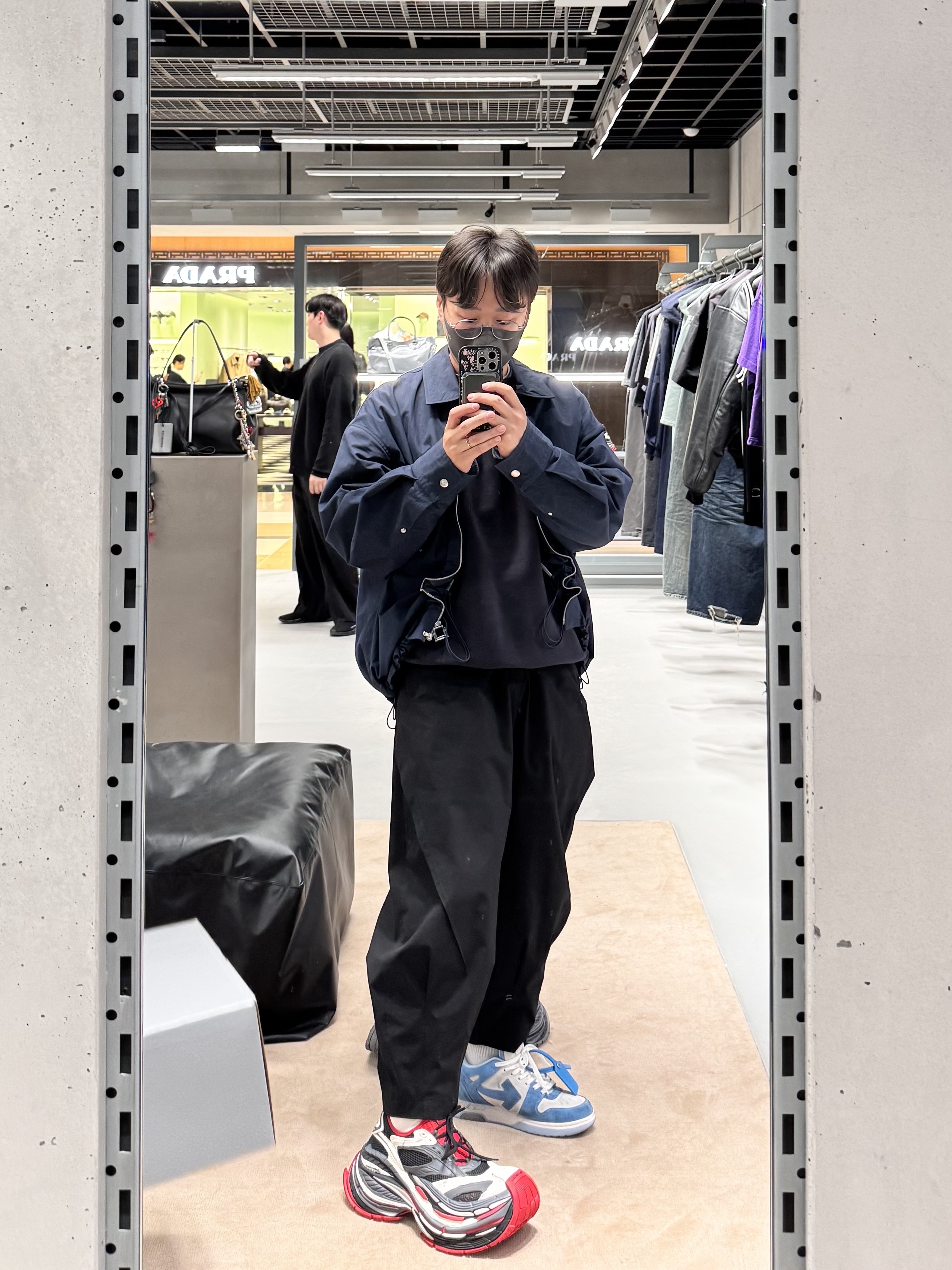 Wooyoungmi 3D Flower Back Logo Sweatshirt Navy - 24FW, Off-White Out of Office OOO Sneakers Suede Blue White - 22SS 착용 스타일 - 5