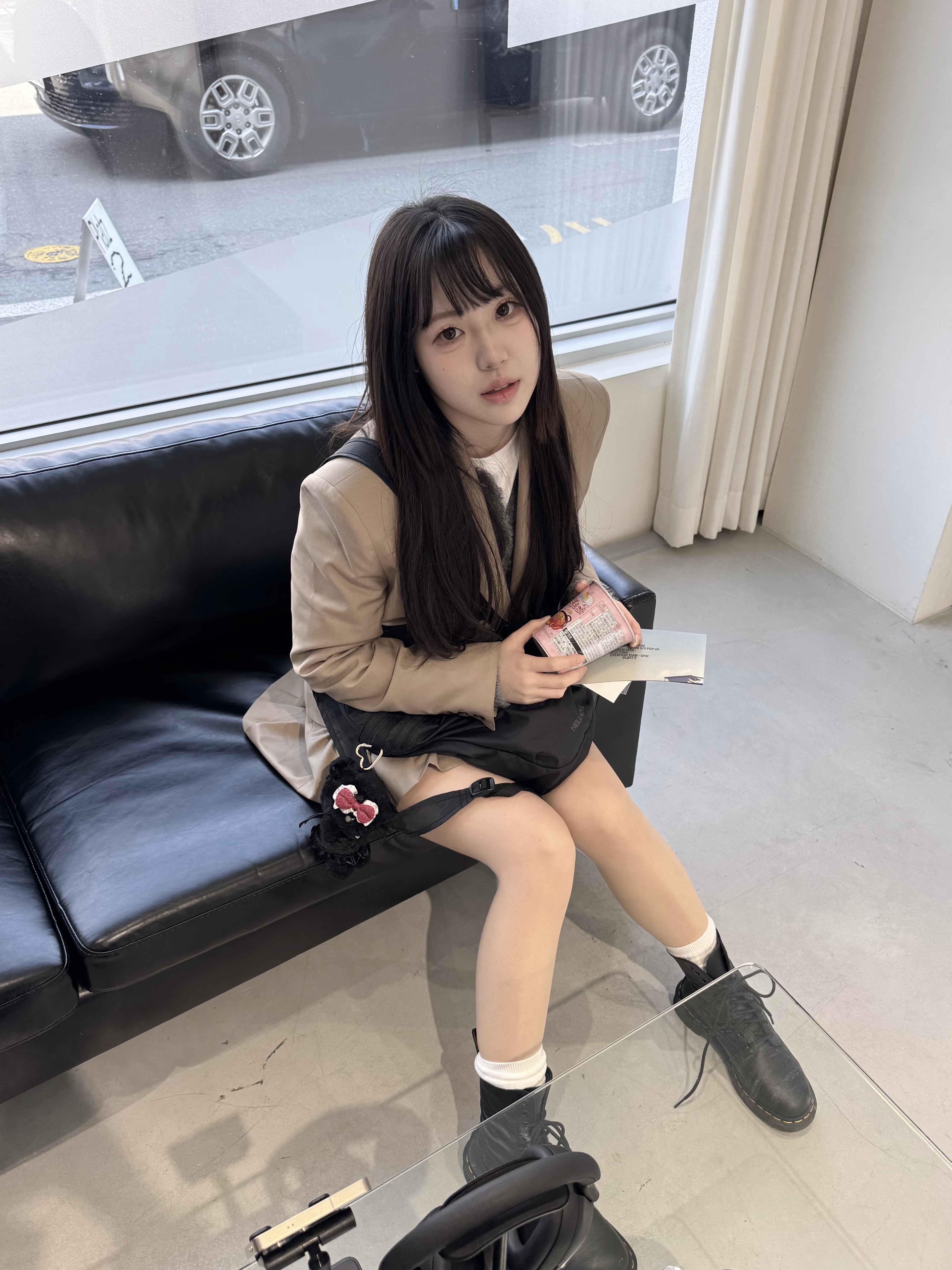 Dr. Martens Women 1490 Virginia Black, Arc'teryx Heliad 15 Backpack Black 착용 스타일 - 1