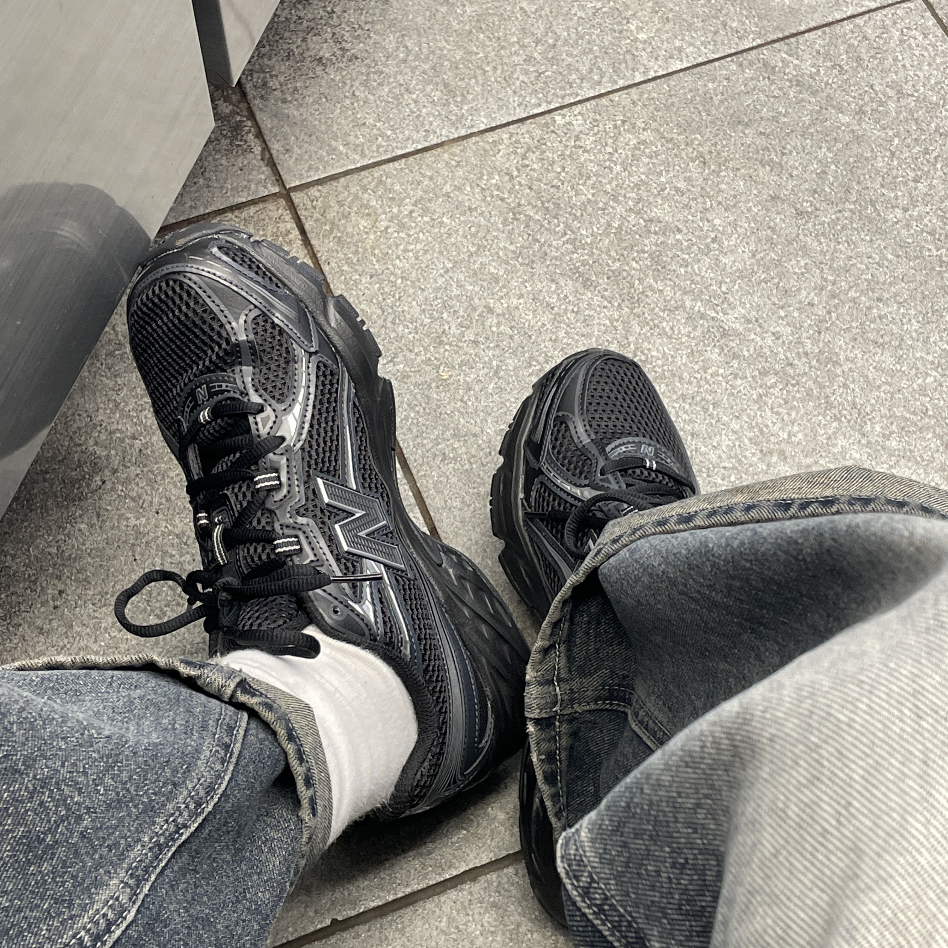 New Balance 740v2 Black Silver Metallic 착용 스타일 - 1