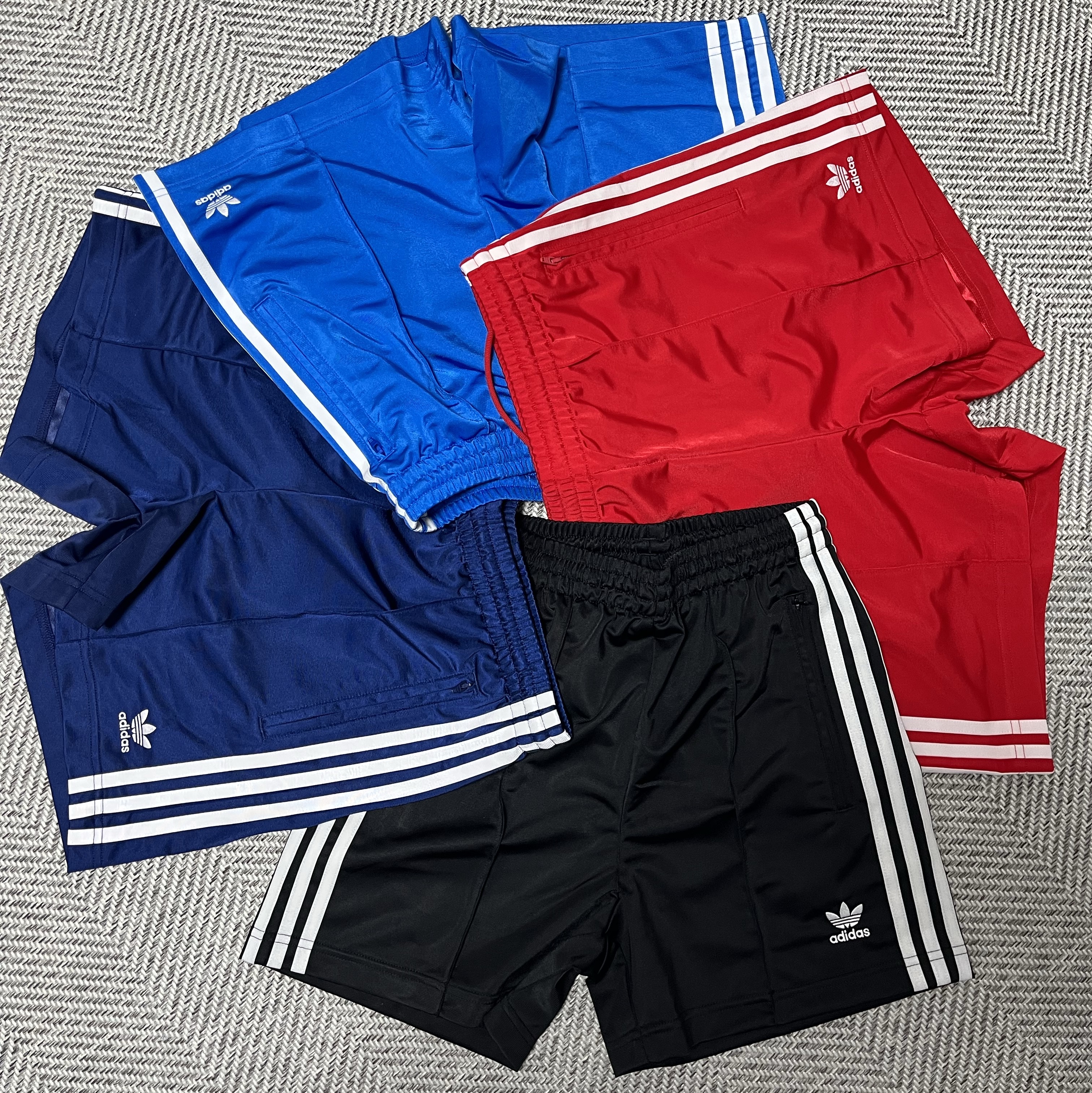 (W) Adidas Firebird Shorts Black - KR Sizing, (W) Adidas Firebird Shorts Better Scarlet White - KR Sizing 착용 스타일