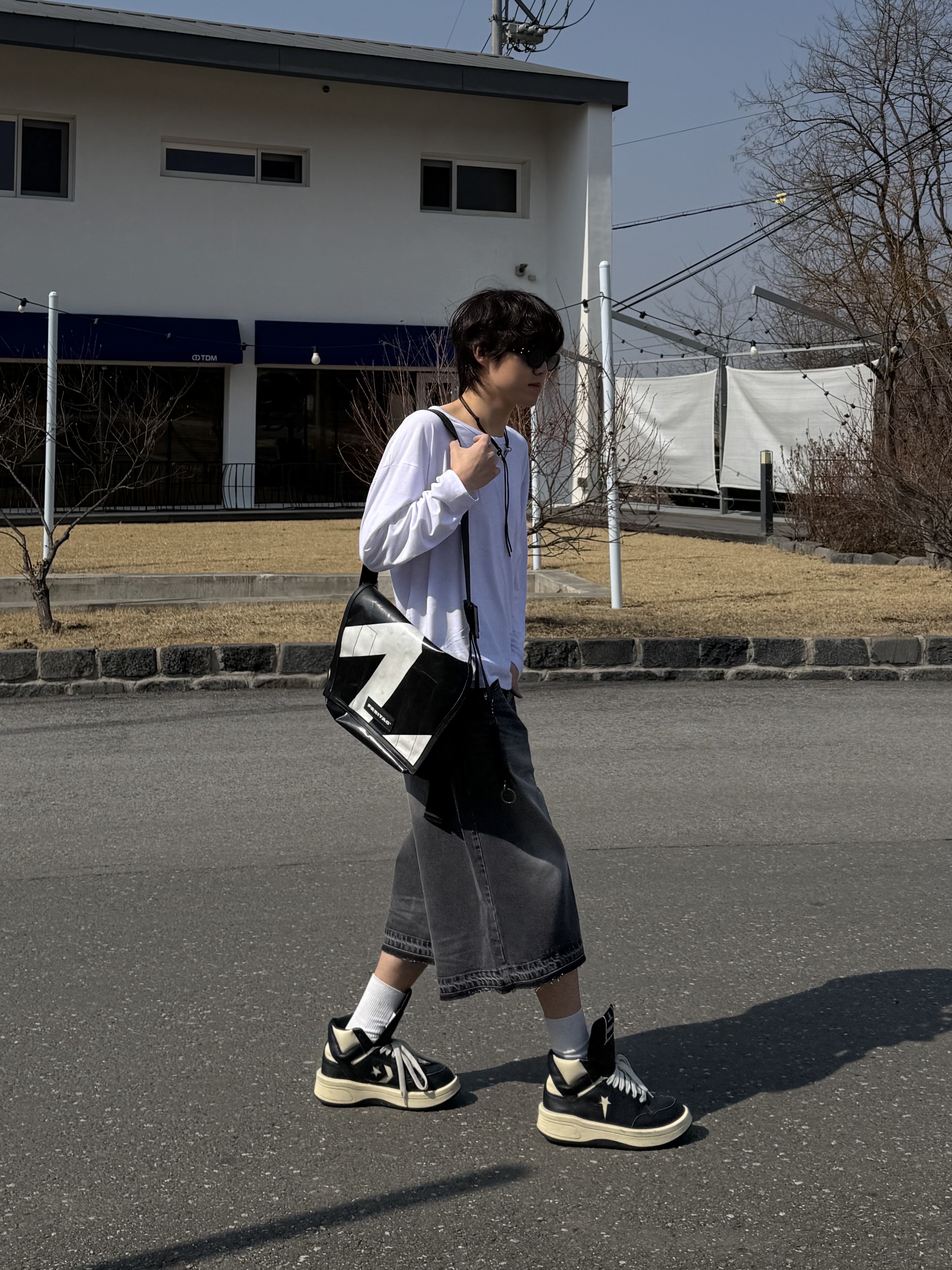 컨버스 x 다크쉐도우 터보웨폰 블랙 크림 착용 스타일 - 3