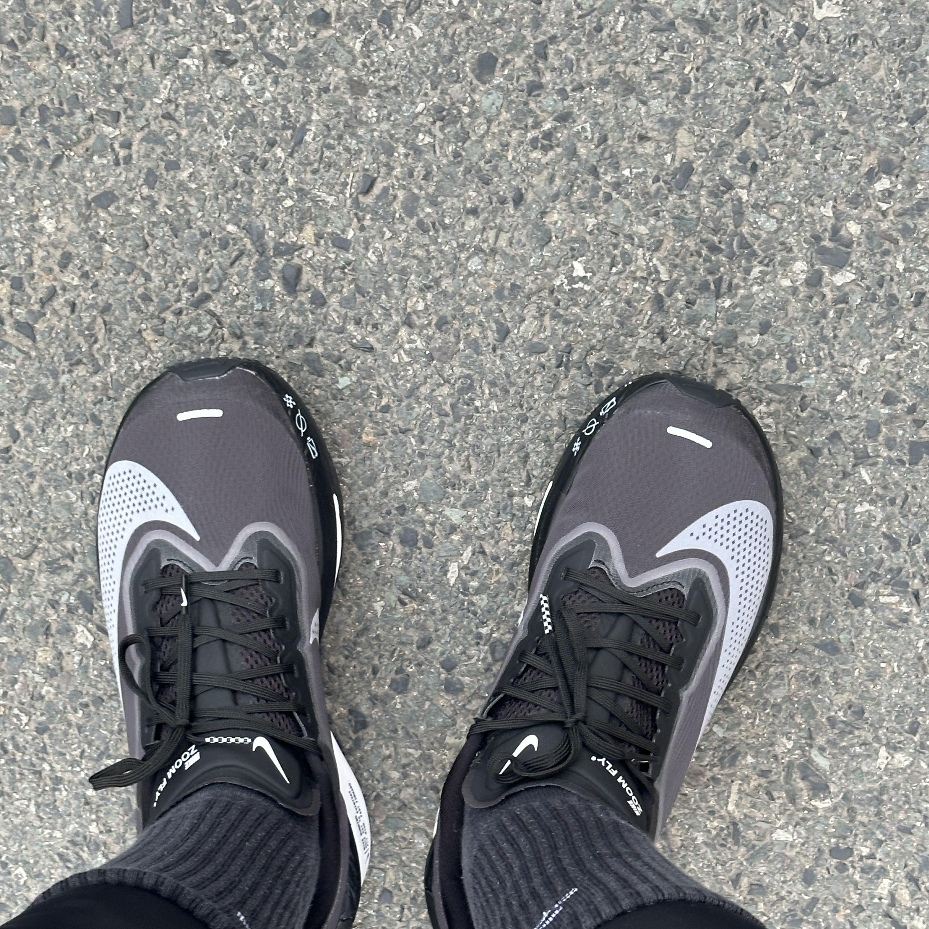 Nike Zoom Fly 6 Black Light Smoke Grey 착용 스타일