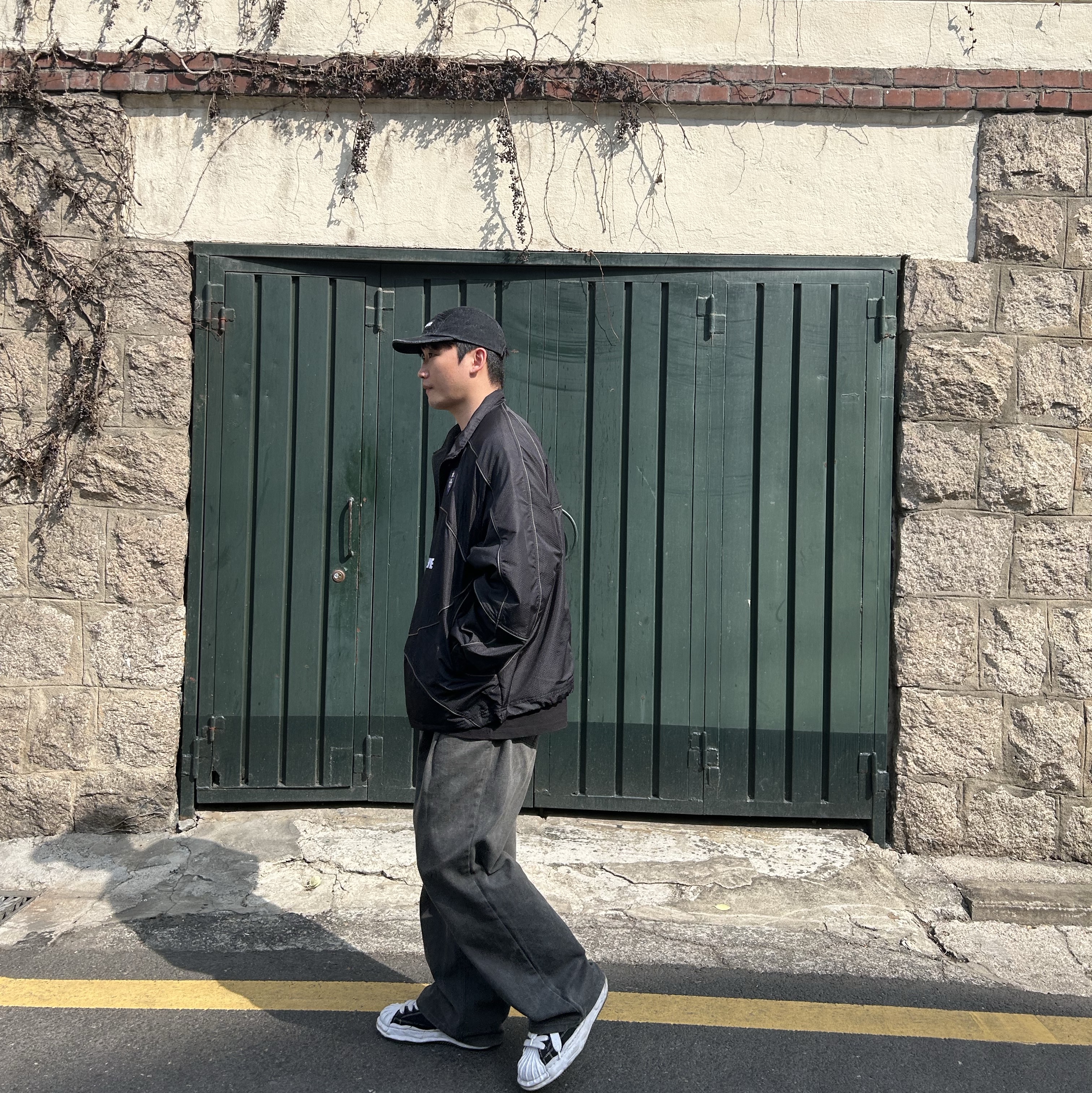 Supreme Denim Camp Cap Black - 24SS, Supreme Reflective Piping Pullover Black - 24FW 착용 스타일 - 2