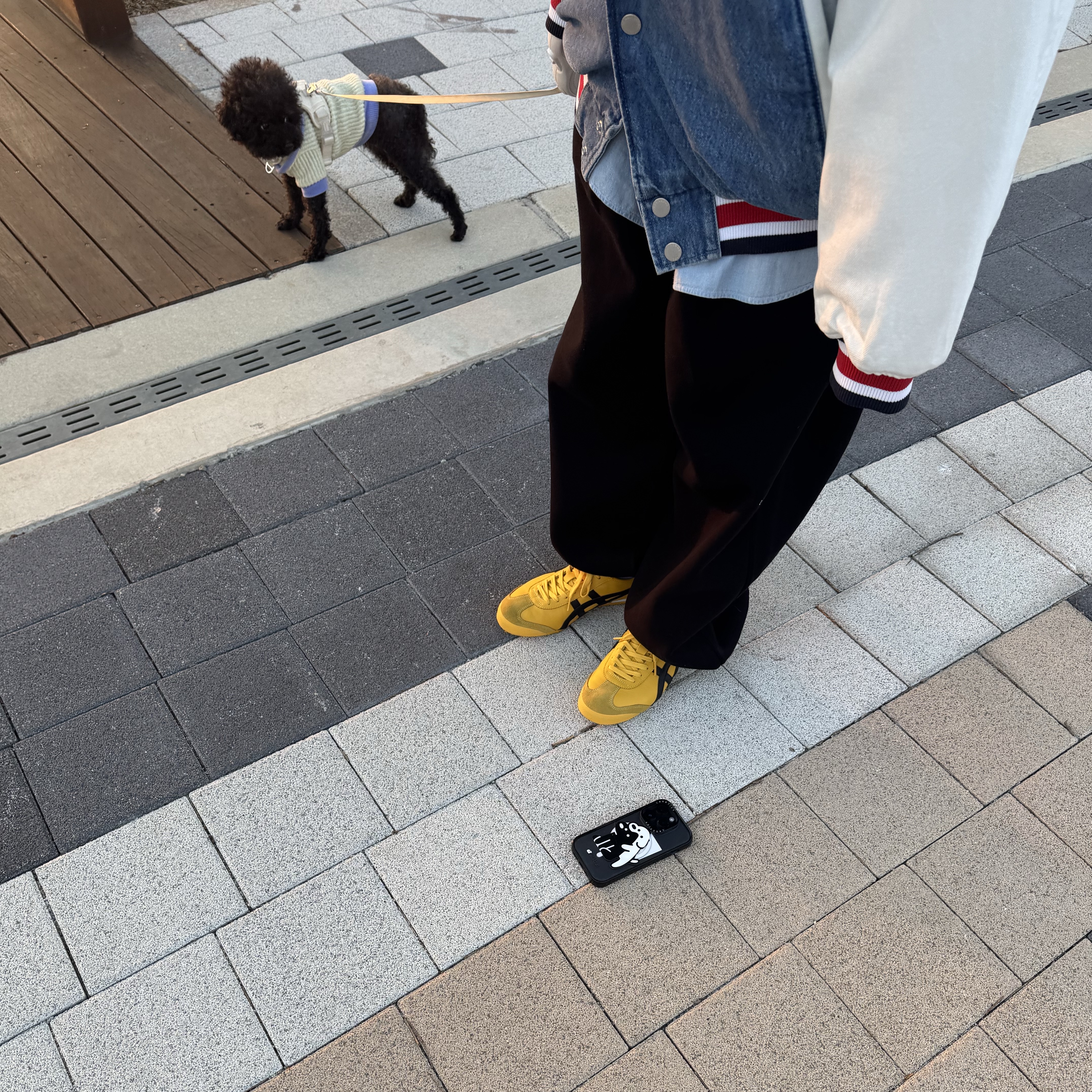 Onitsuka Tiger Mexico 66 Yellow Black, Undermycar Mu.03 Anti Fxxking Logo Play Oversized Sweat Jogger Black 착용 스타일 - 2