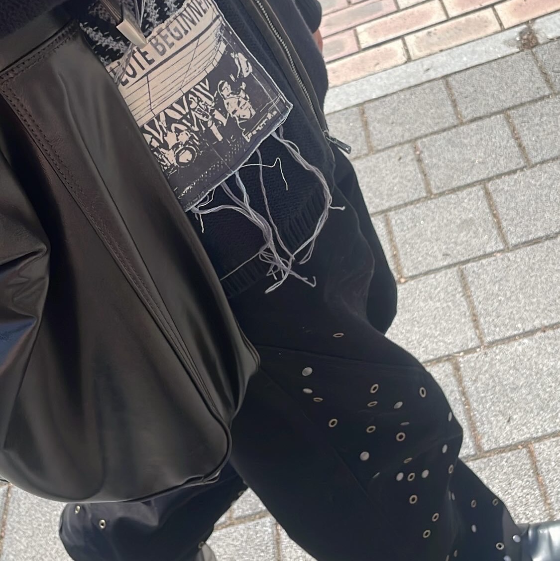 Zara x Andersson Bell Relaxed Fit Studded Pants Black, Zara x Andersson Bell Jacquard Patch Cardigan Black 착용 스타일 - 3