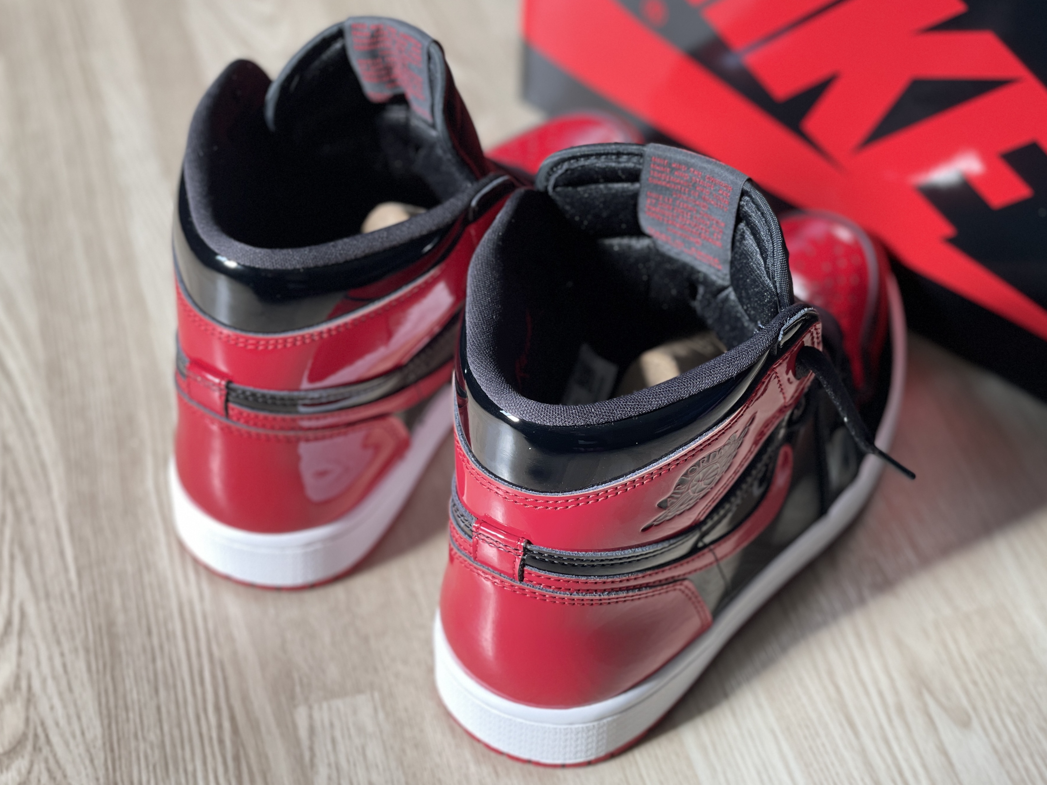 Jordan 1 Retro High OG Patent Bred 착용 스타일 - 3