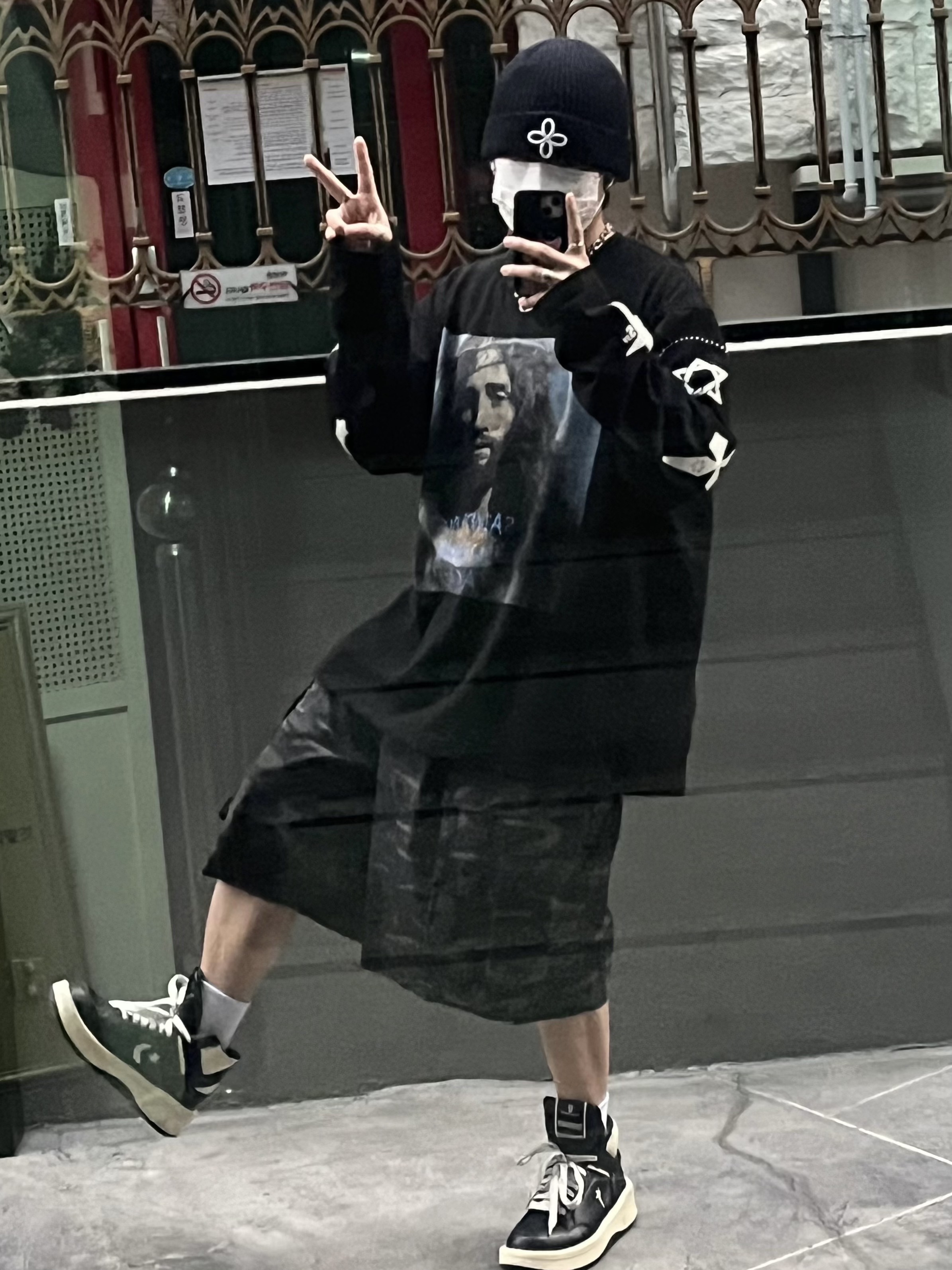 Converse x Drkshdw Turbowpn Black Cream, Undermycar Mu.46 Anti Fxxking Logo Play Big Cargo Rip-Camo Shorts Camo Gray 착용 스타일 - 1