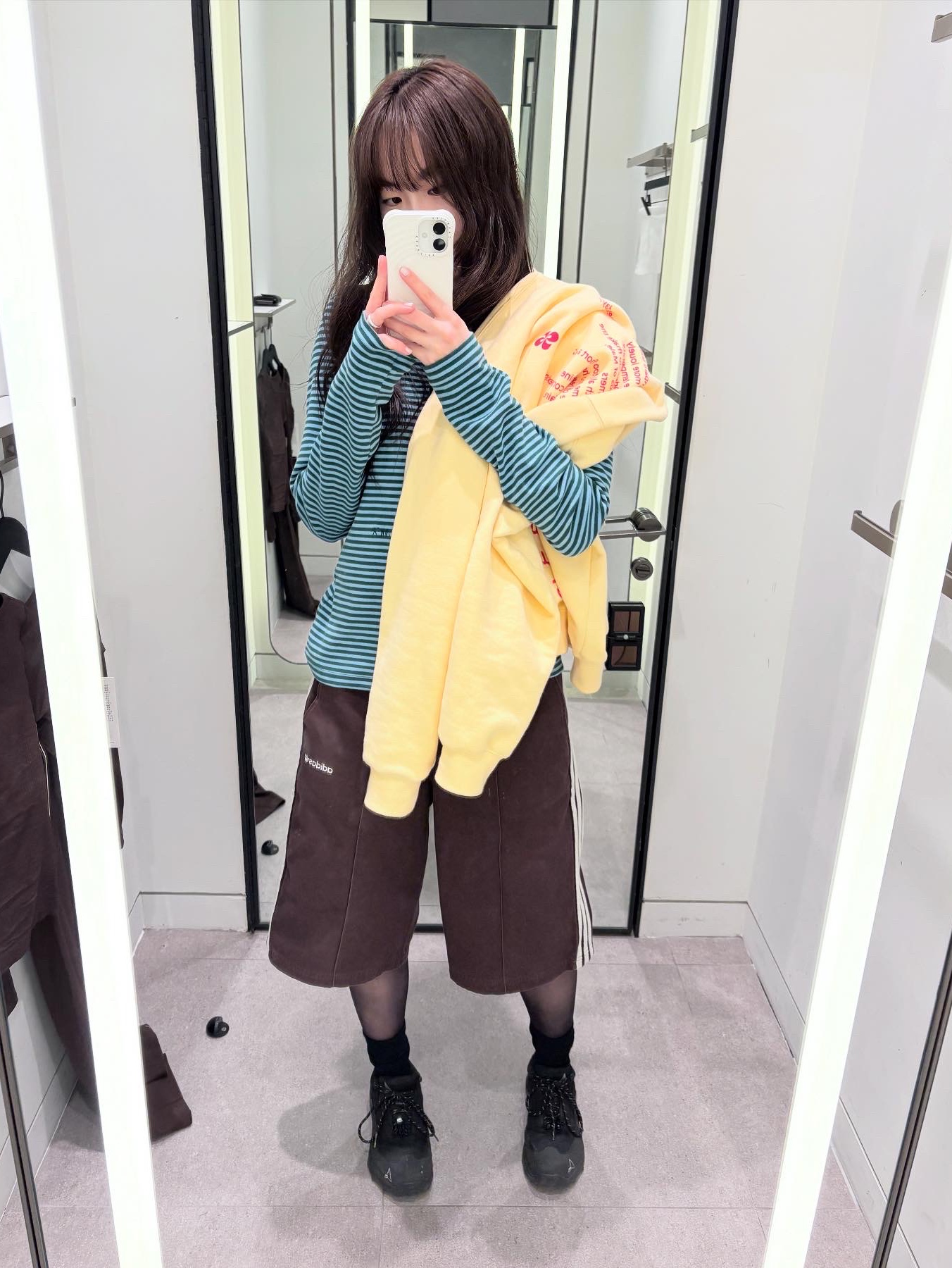 Adidas 80s Loose Buttoned 3-Stripes 11 Inch Bermuda Shorts Shadow Brown - KR Sizing, Roa Hiking Katharina Black 착용 스타일 - 2