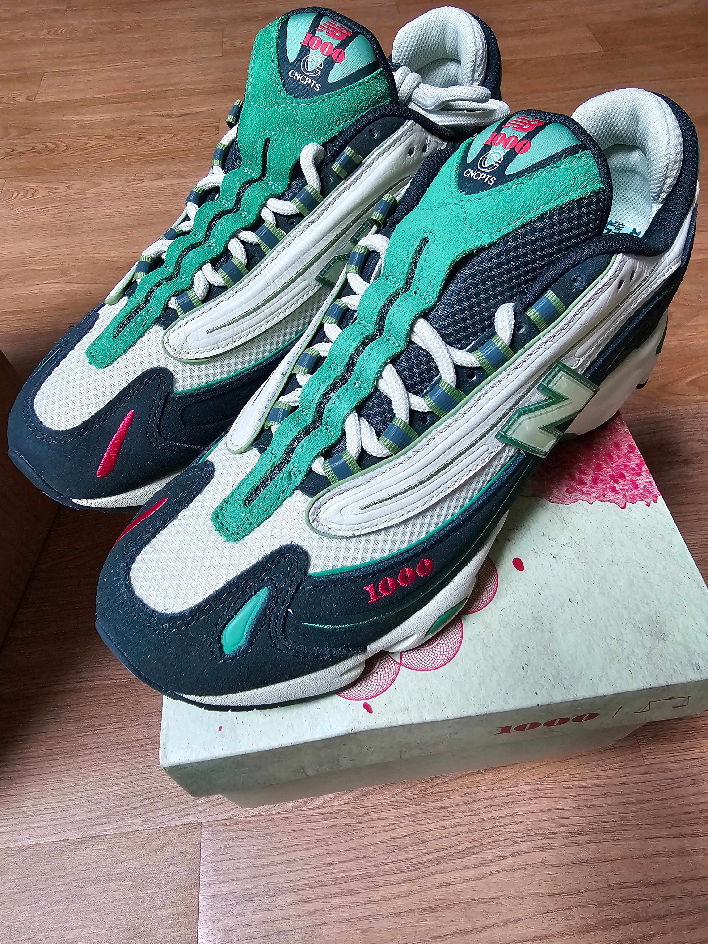 New Balance x CNCPTS M1000 Mile 착용 스타일 - 1