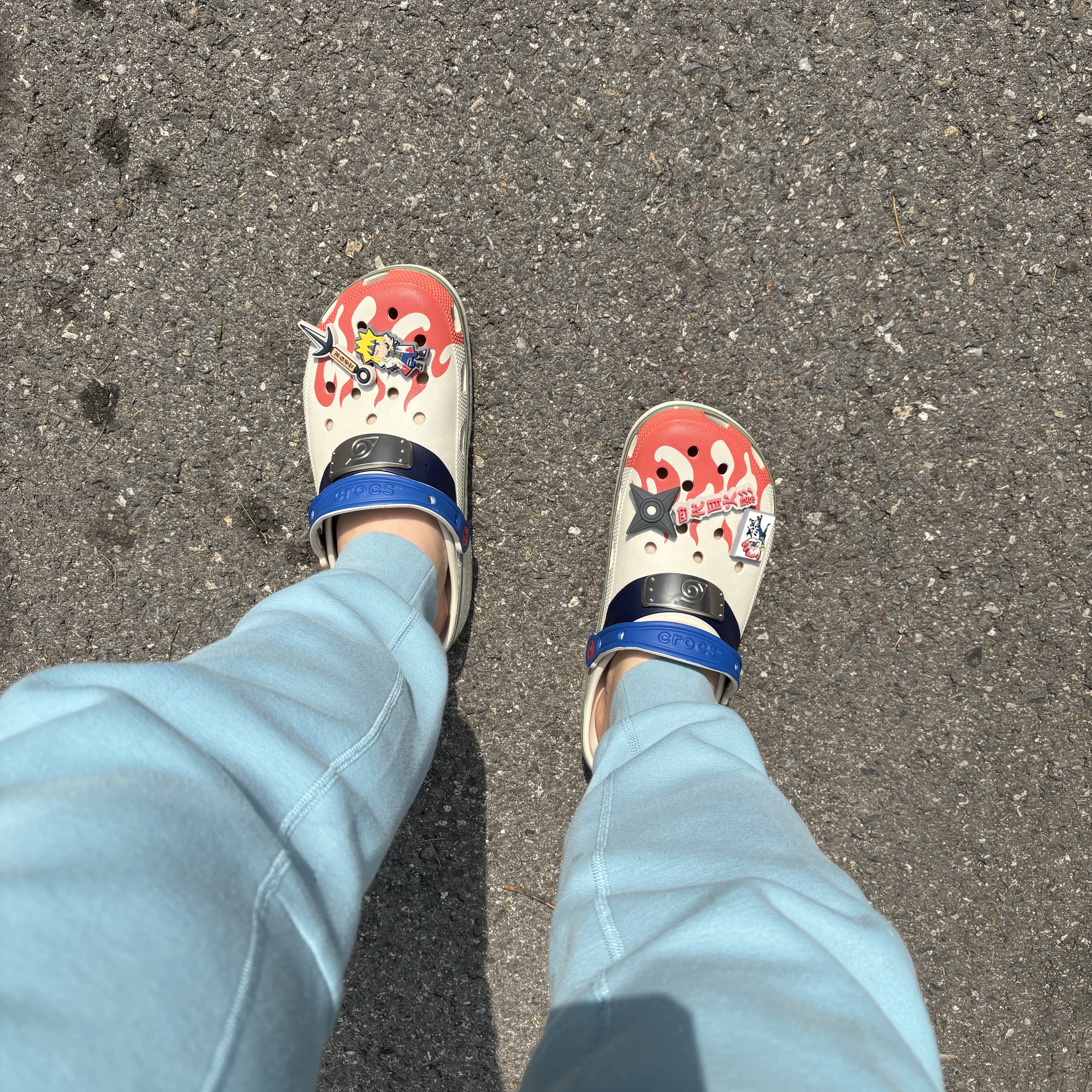 Crocs x Naruto Minato Classic Clog Stucco 착용 스타일
