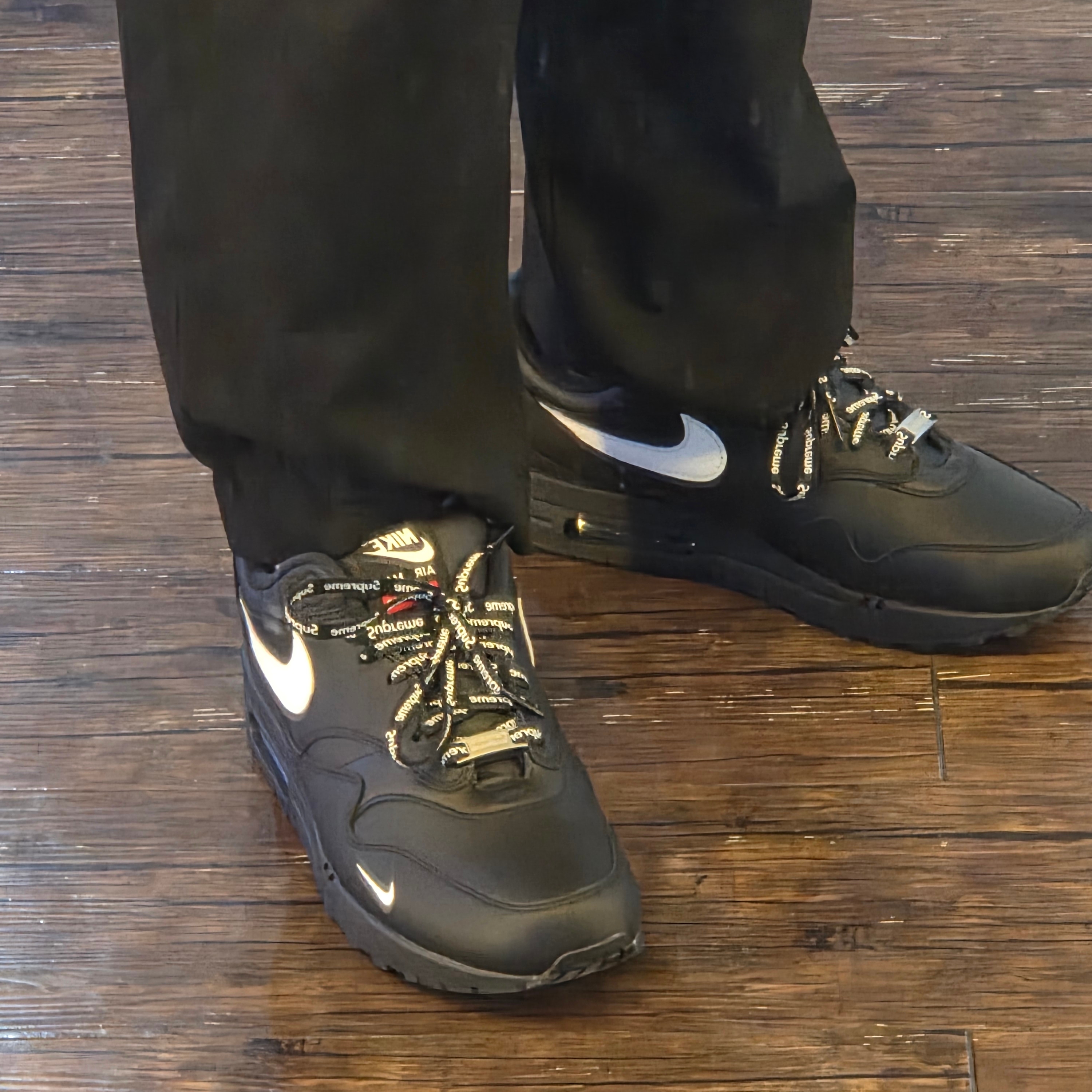 Nike x Supreme Air Max 1 '87 Black White - 25SS 착용 스타일 - 1