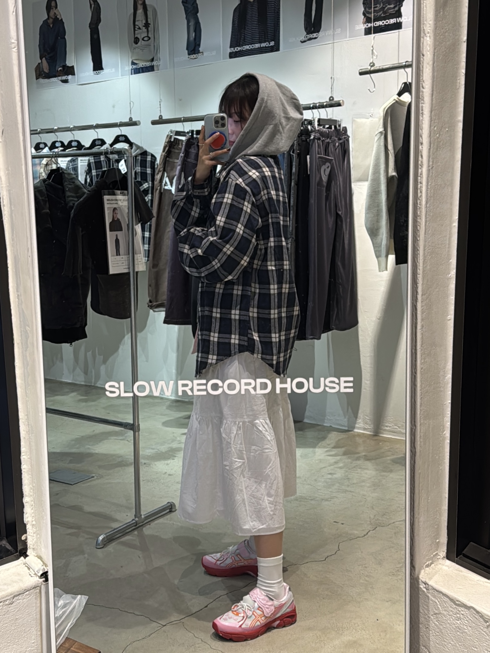 SLOW RECORD HOUSE Hoodie Check Shirts Blue, Asics x Cecilie Bahnsen GT-2160 White Habanero 착용 스타일