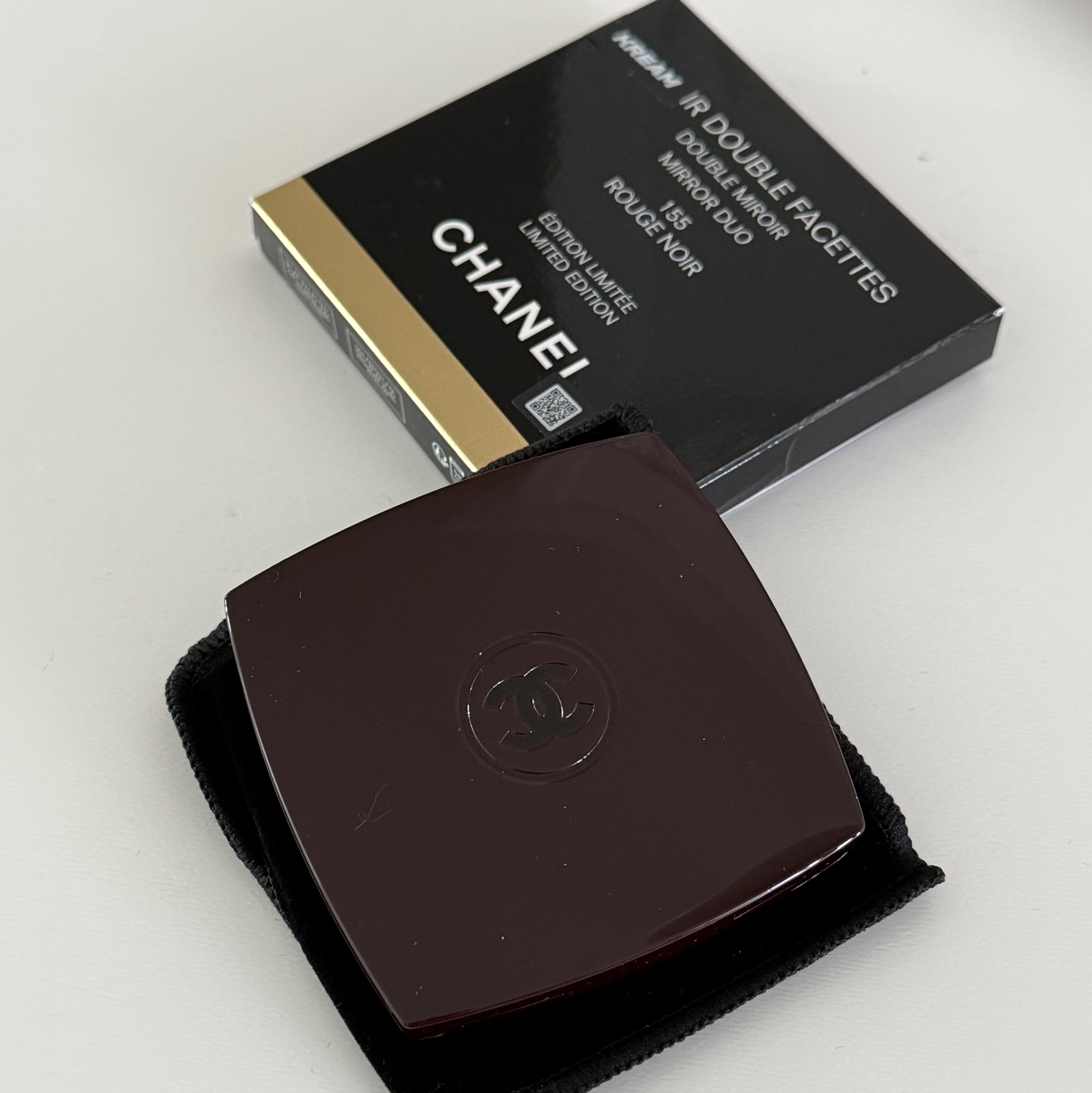 Chanel Codes Couleur Limited Edition Miroir Double Facettes 155 Rouge Noir 착용 스타일