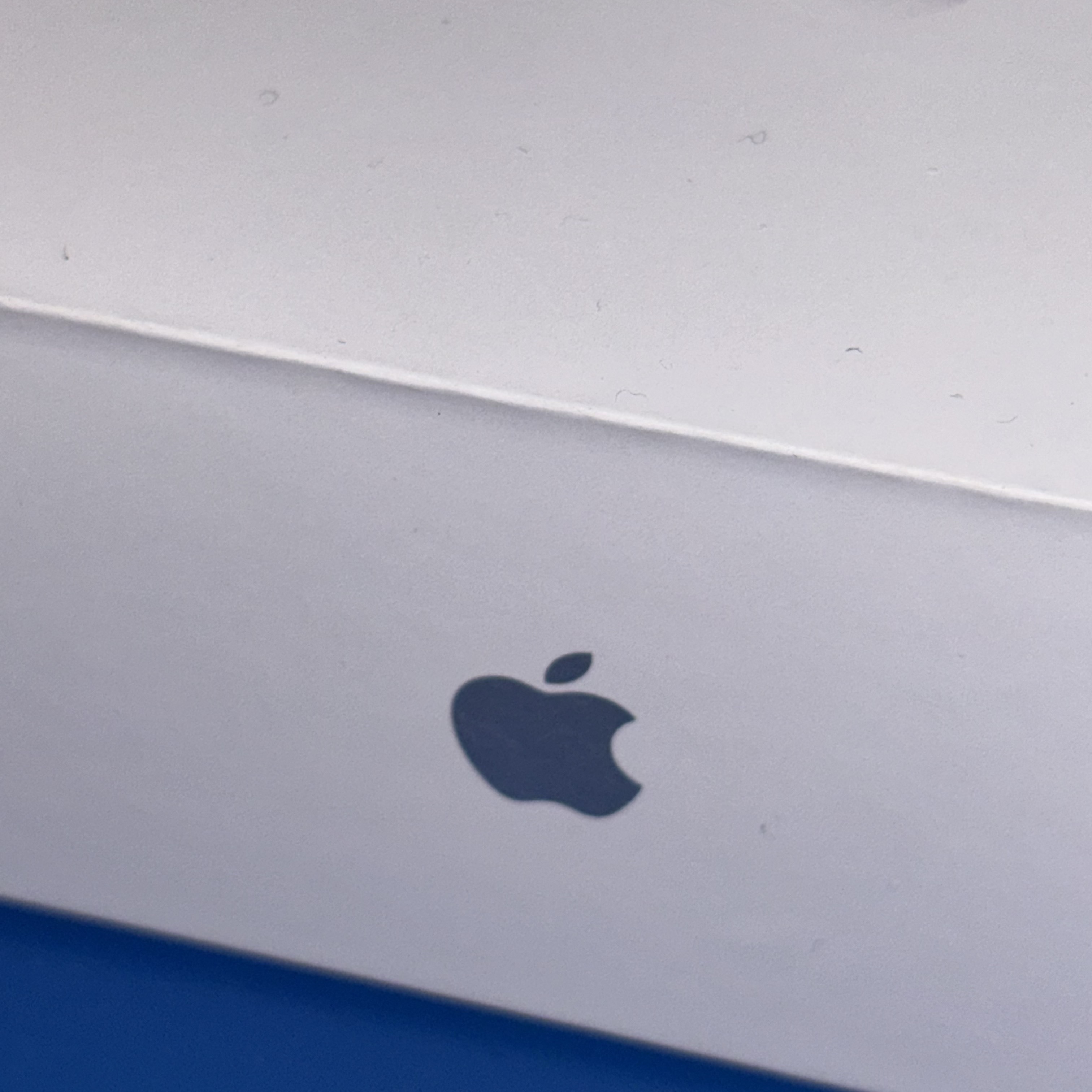 Apple AirPods 4th Gen with Active Noise Cancellation (Korean Ver.) 착용 스타일