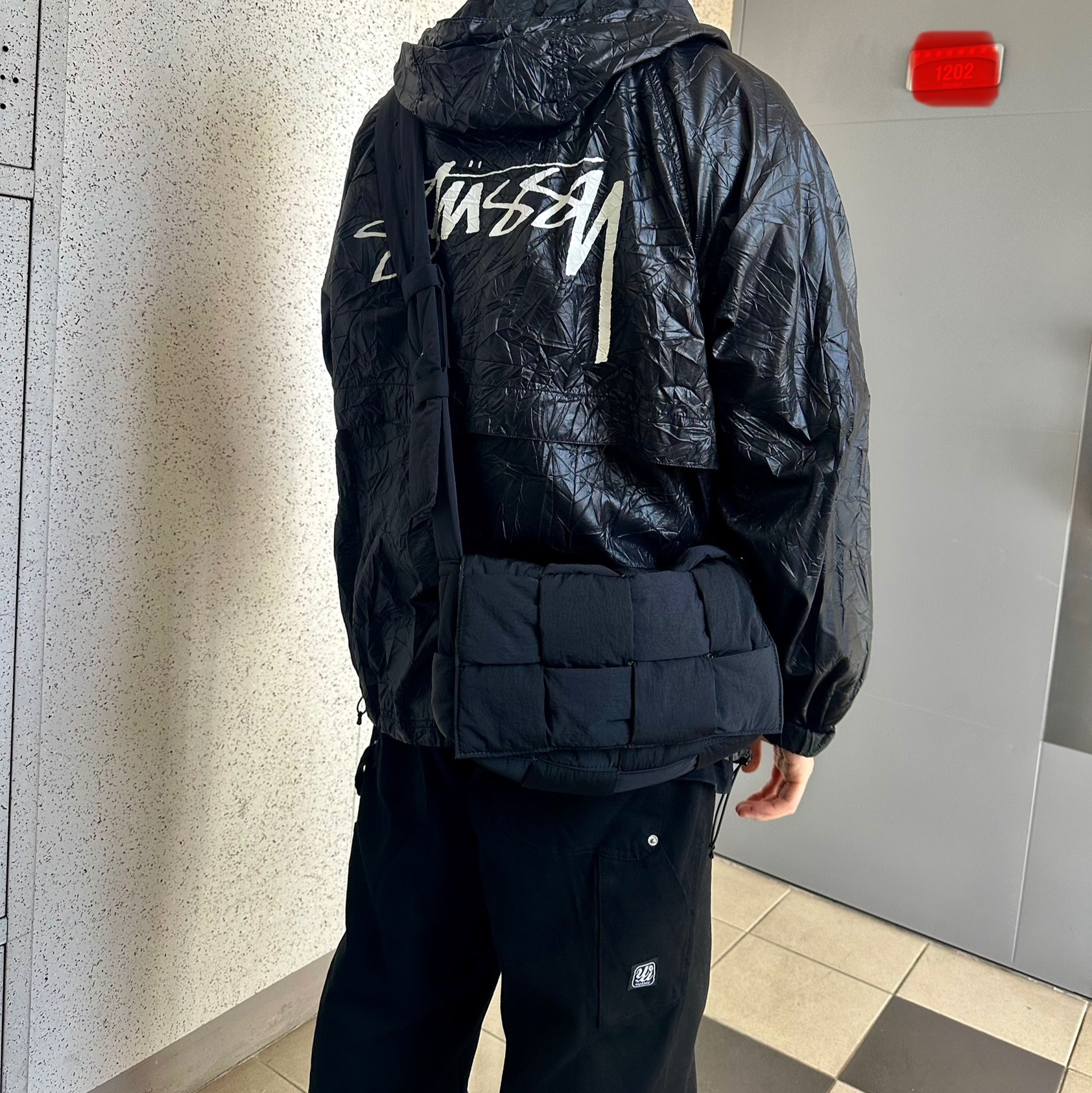 Stussy Beach Shell Wrinkled Nylon Jacket Black, Unsteady Market Carpenter Pants Black 착용 스타일 - 1