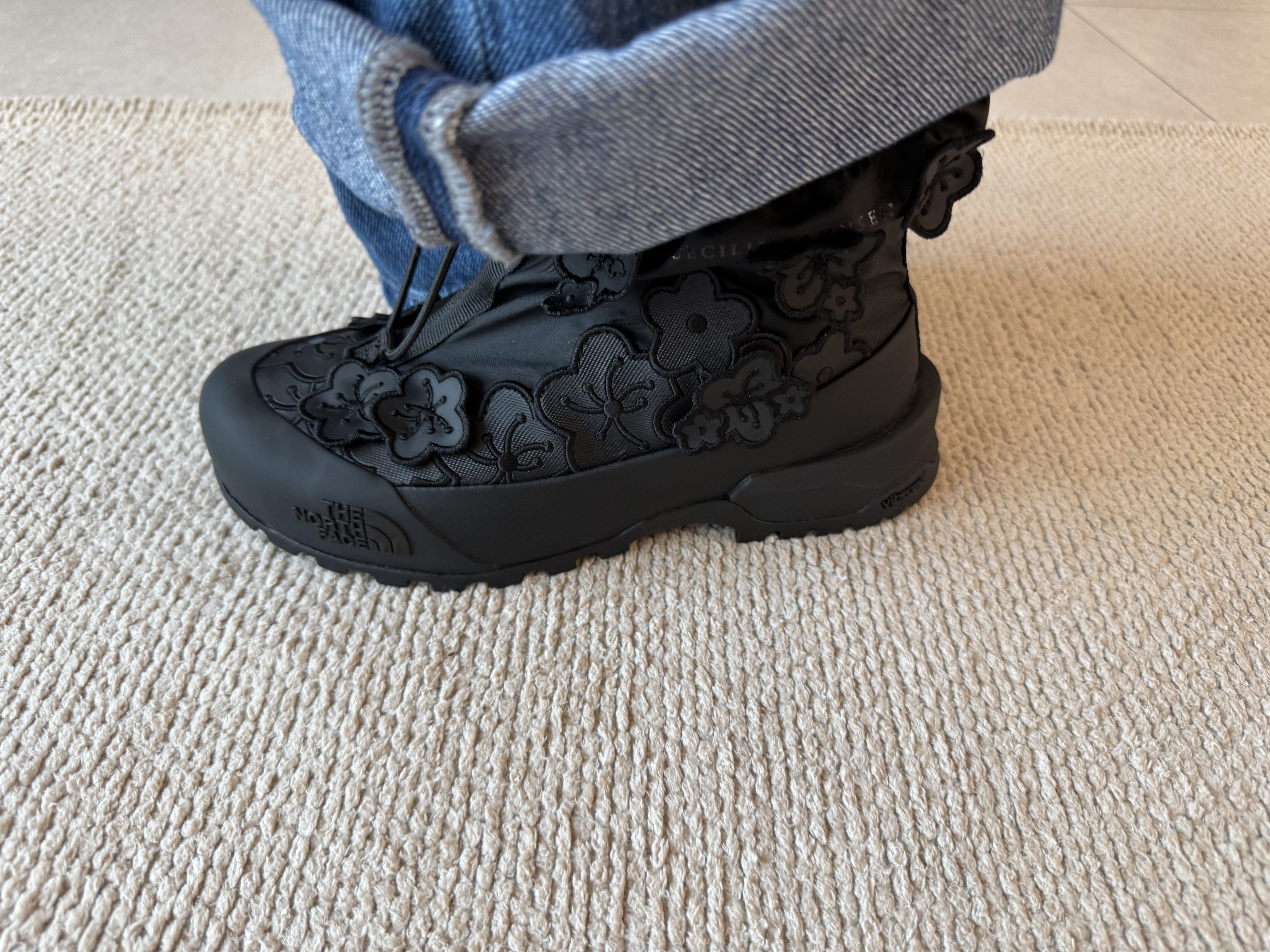 The North Face x Cecilie Bahnsen Glenclyffe Gaiter TNF Black 착용 스타일 - 6