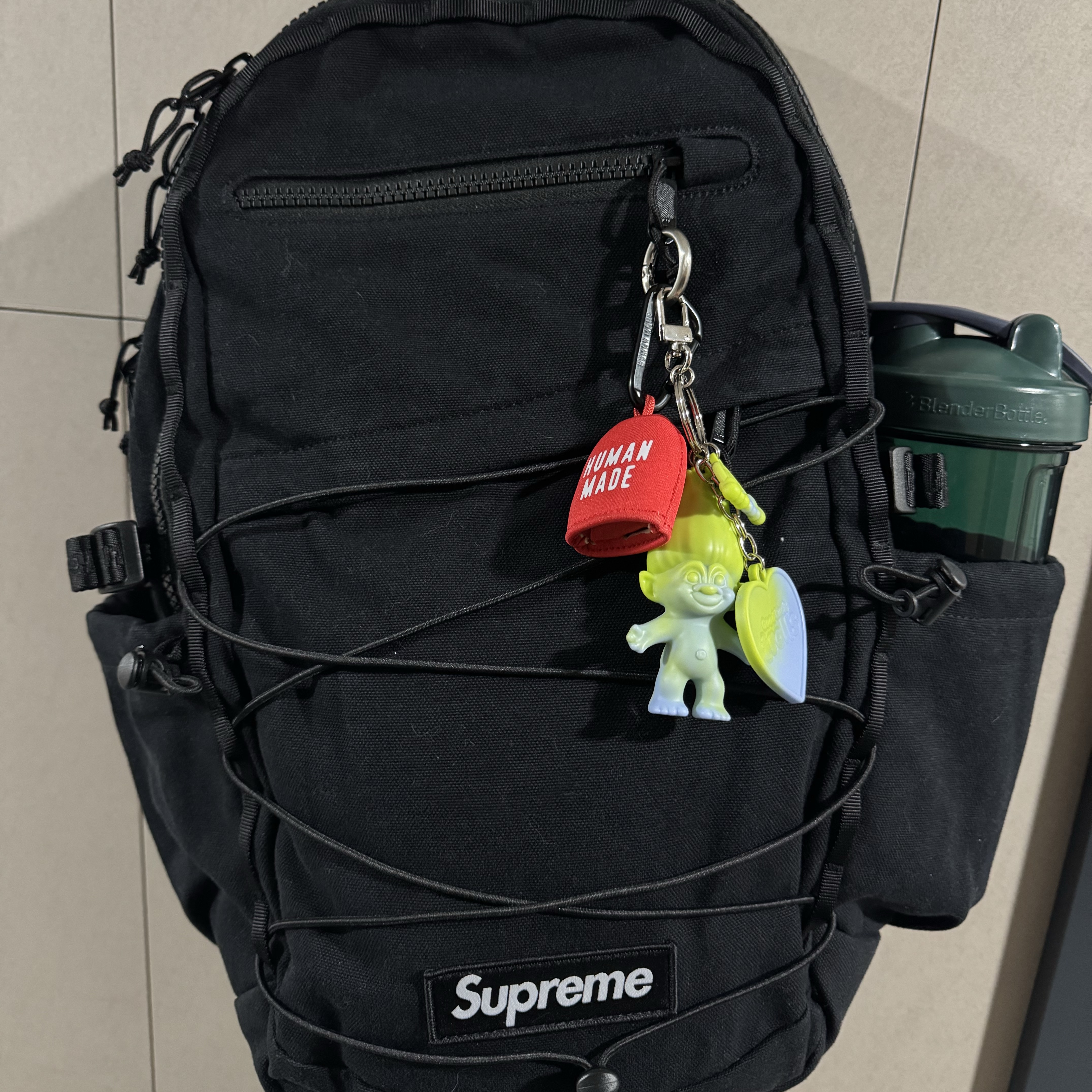 Supreme Backpack Black - 25SS 착용 스타일